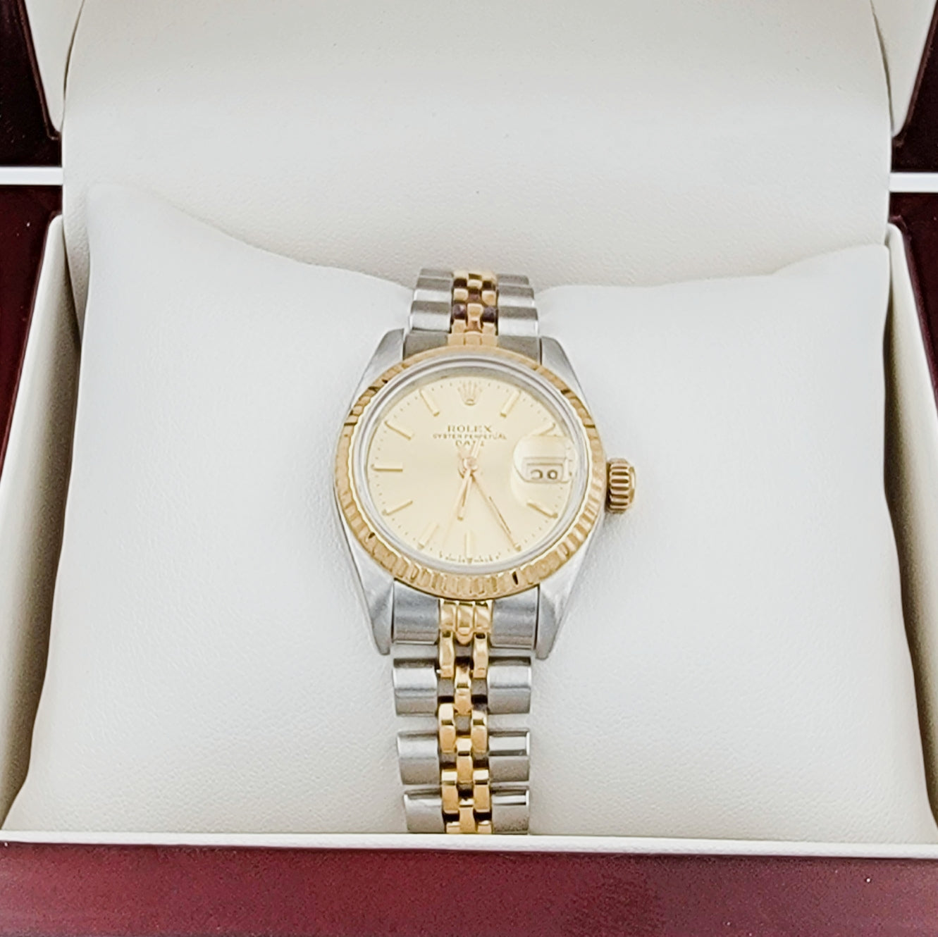 Ladies Rolex 26mm Date Two Tone 18K Yellow Gold / Stainless Steel Watch with Champagne Dial and Fluted Bezel. (Pre-Owned)