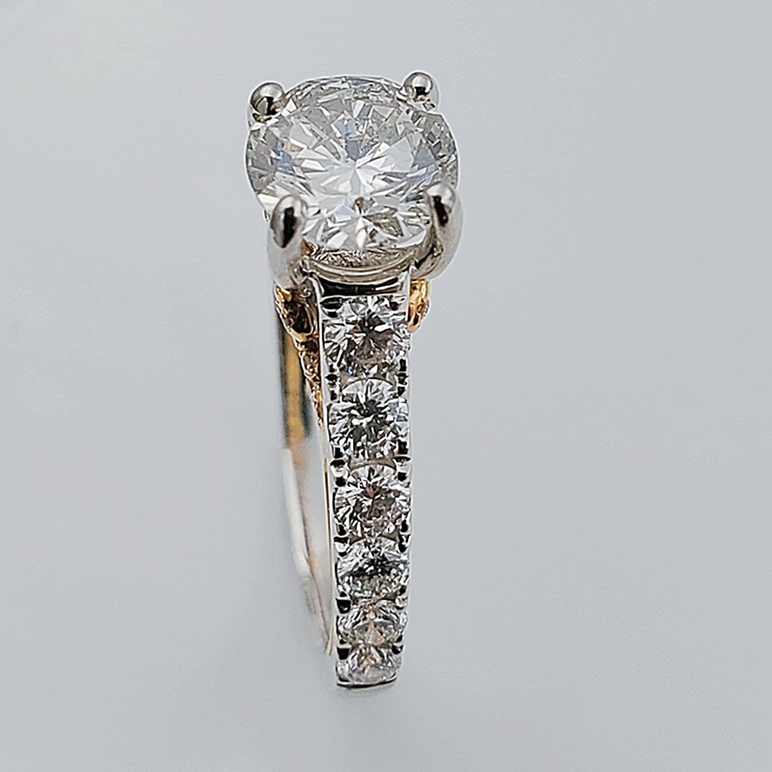 Women's 18K White Gold with 0.98 CT Round Diamond (SI1 Color G) 3.25 GR Total Weight Wedding Ring. (Size: 6.25)