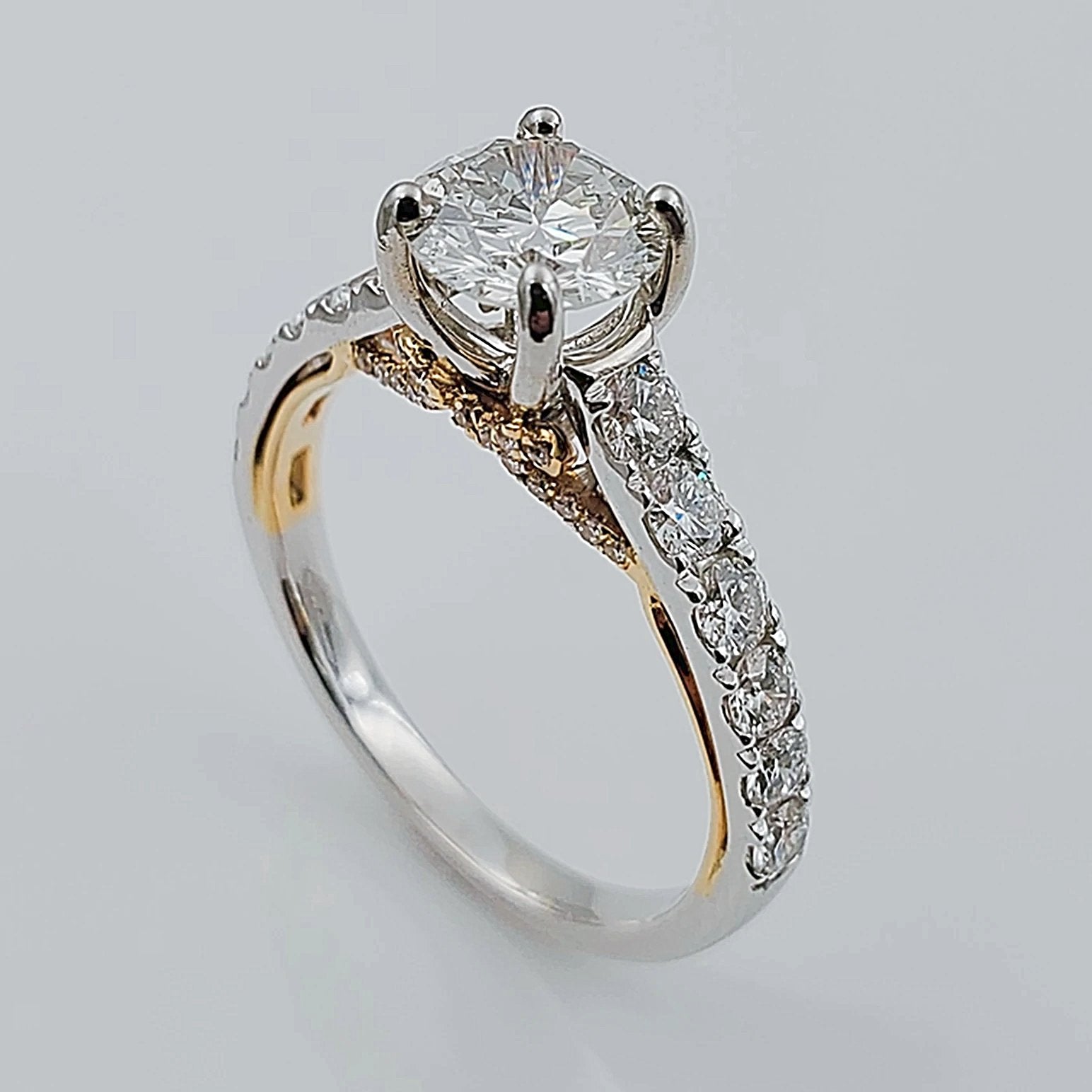 Women's 18K White Gold with 0.98 CT Round Diamond (SI1 Color G) 3.25 GR Total Weight Wedding Ring. (Size: 6.25)
