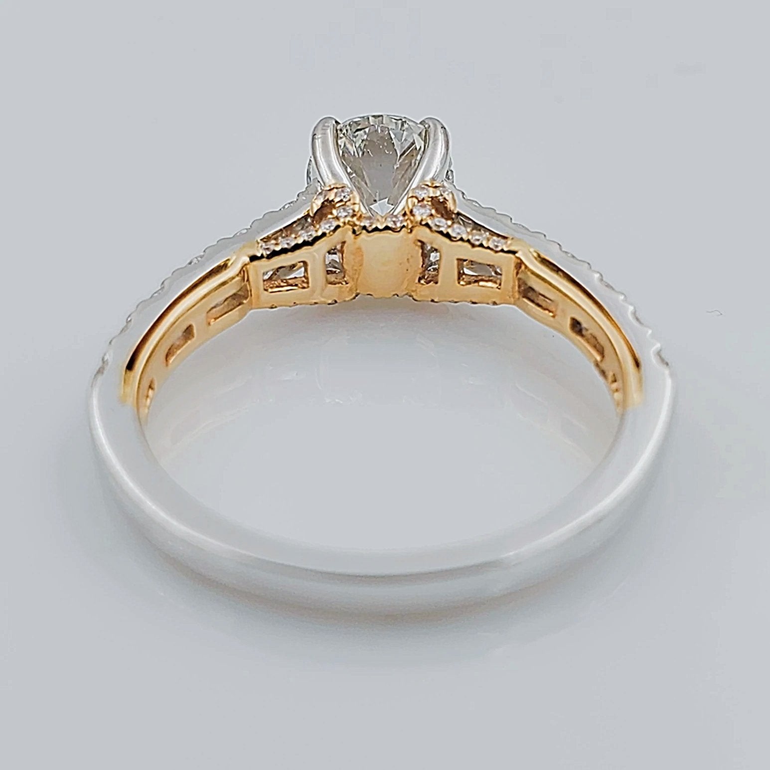 Women's 18K White Gold with 0.98 CT Round Diamond (SI1 Color G) 3.25 GR Total Weight Wedding Ring. (Size: 6.25)
