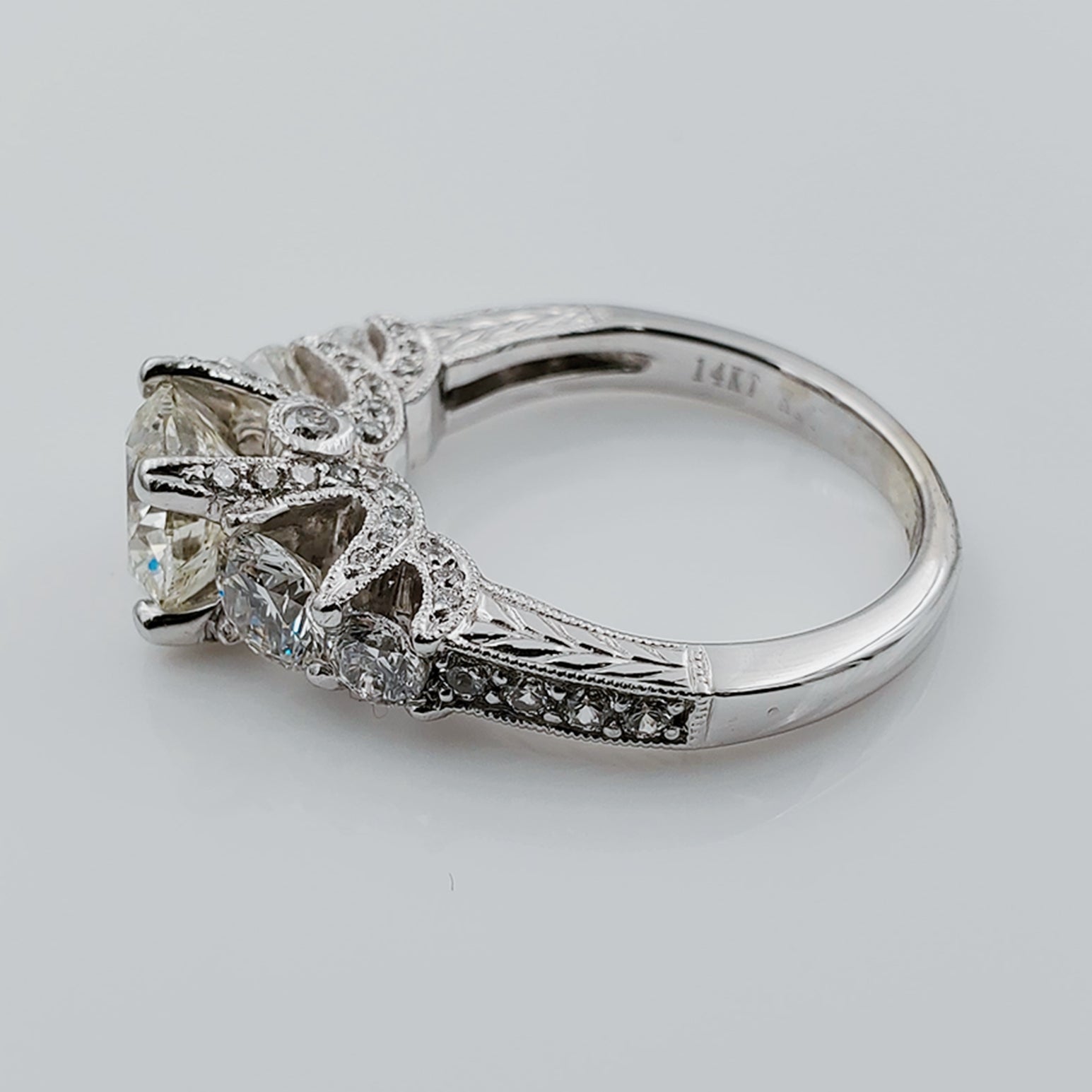 Women's 14K Beautiful White Gold with 1.25 CT Round Center Diamond (SI2 Color HI) Wedding Ring. (Size: 5.25)