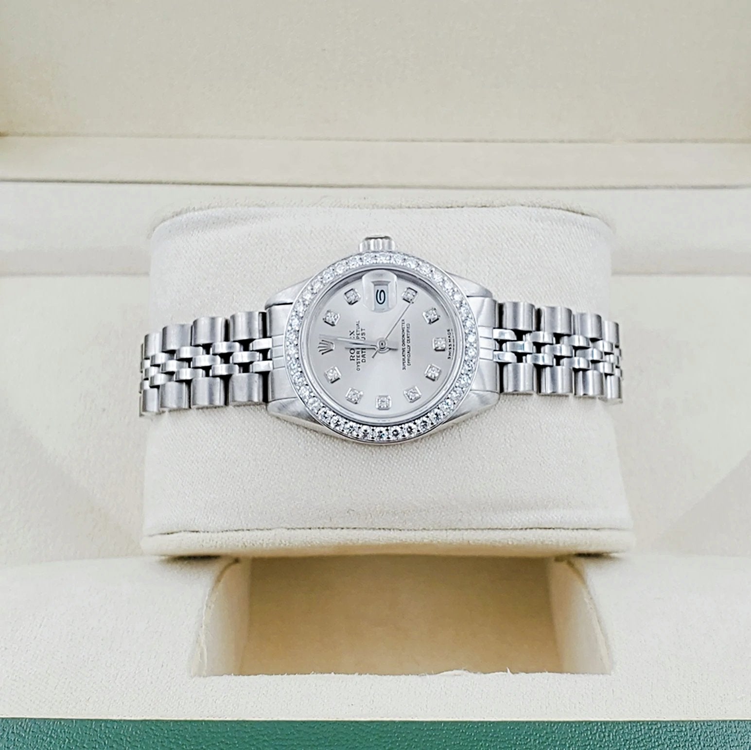 Ladies Rolex 26mm DateJust Stainless Steel Watch with Silver Diamond Dial and Diamond Bezel. (Pre-Owned 69174)