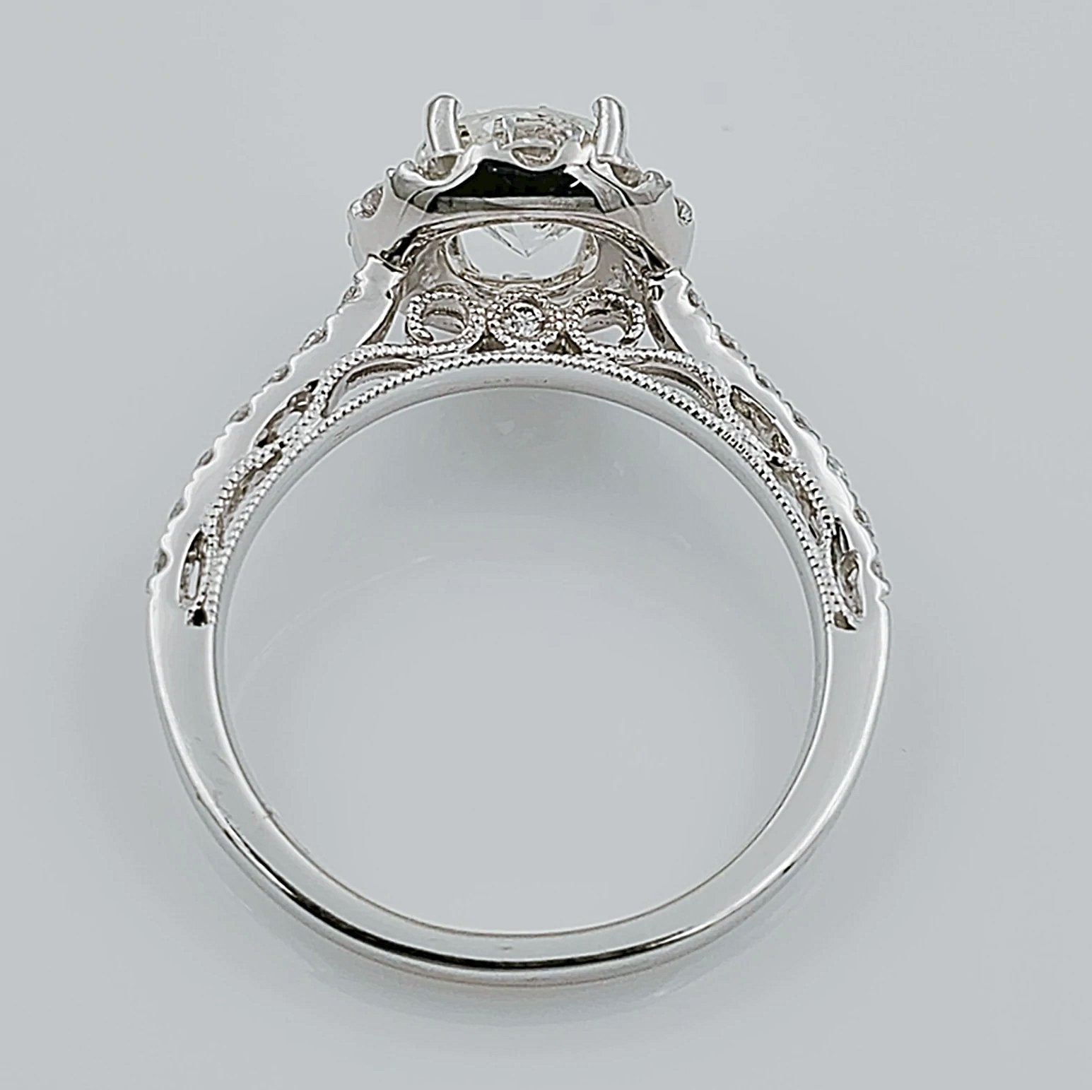 Women's 14K White Gold with 1.22 CT Round Center Diamond (VS2 Color G) 3.3 GR Total Weight Wedding Ring. (Size: 6.25)