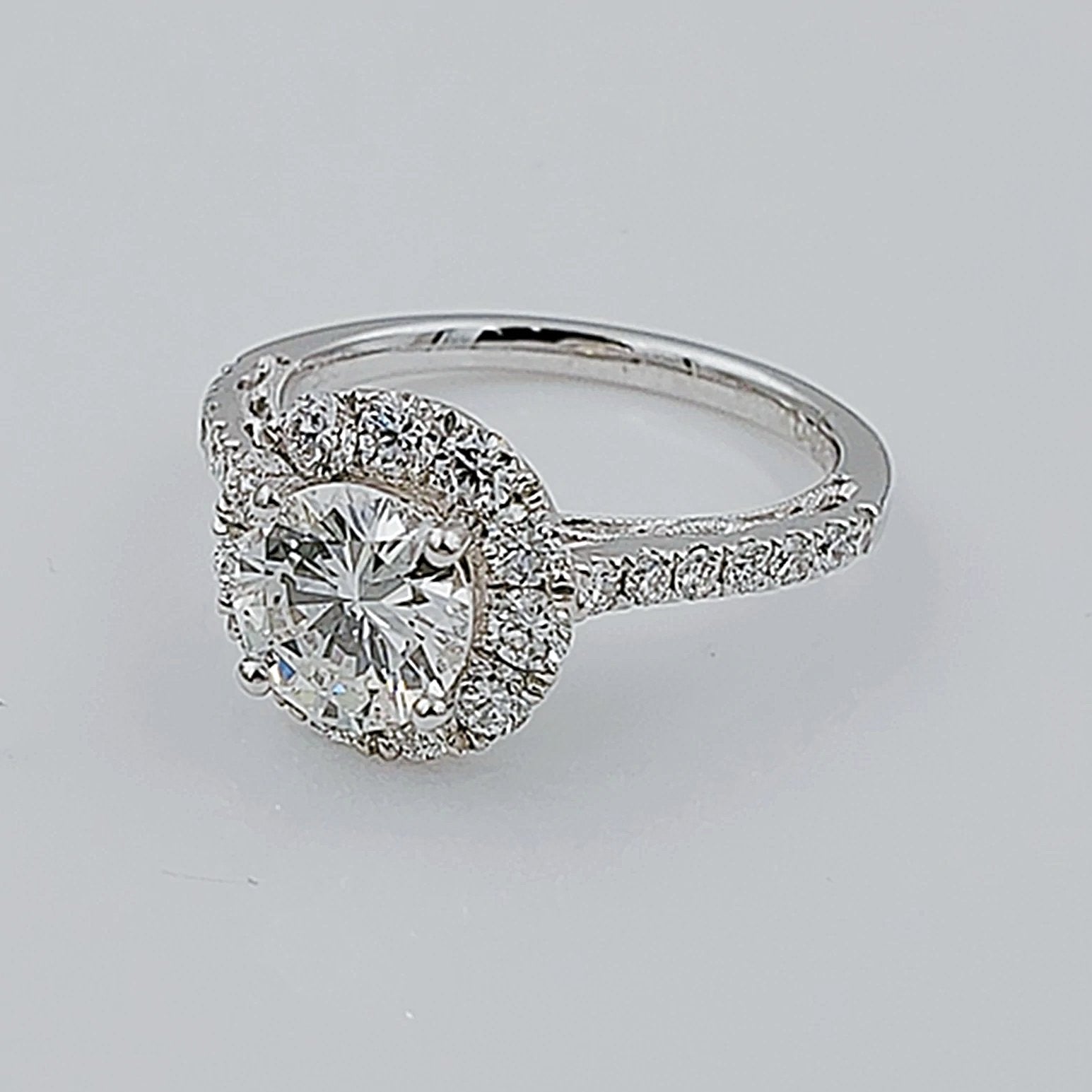 Women's 14K White Gold with 1.22 CT Round Center Diamond (VS2 Color G) 3.3 GR Total Weight Wedding Ring. (Size: 6.25)