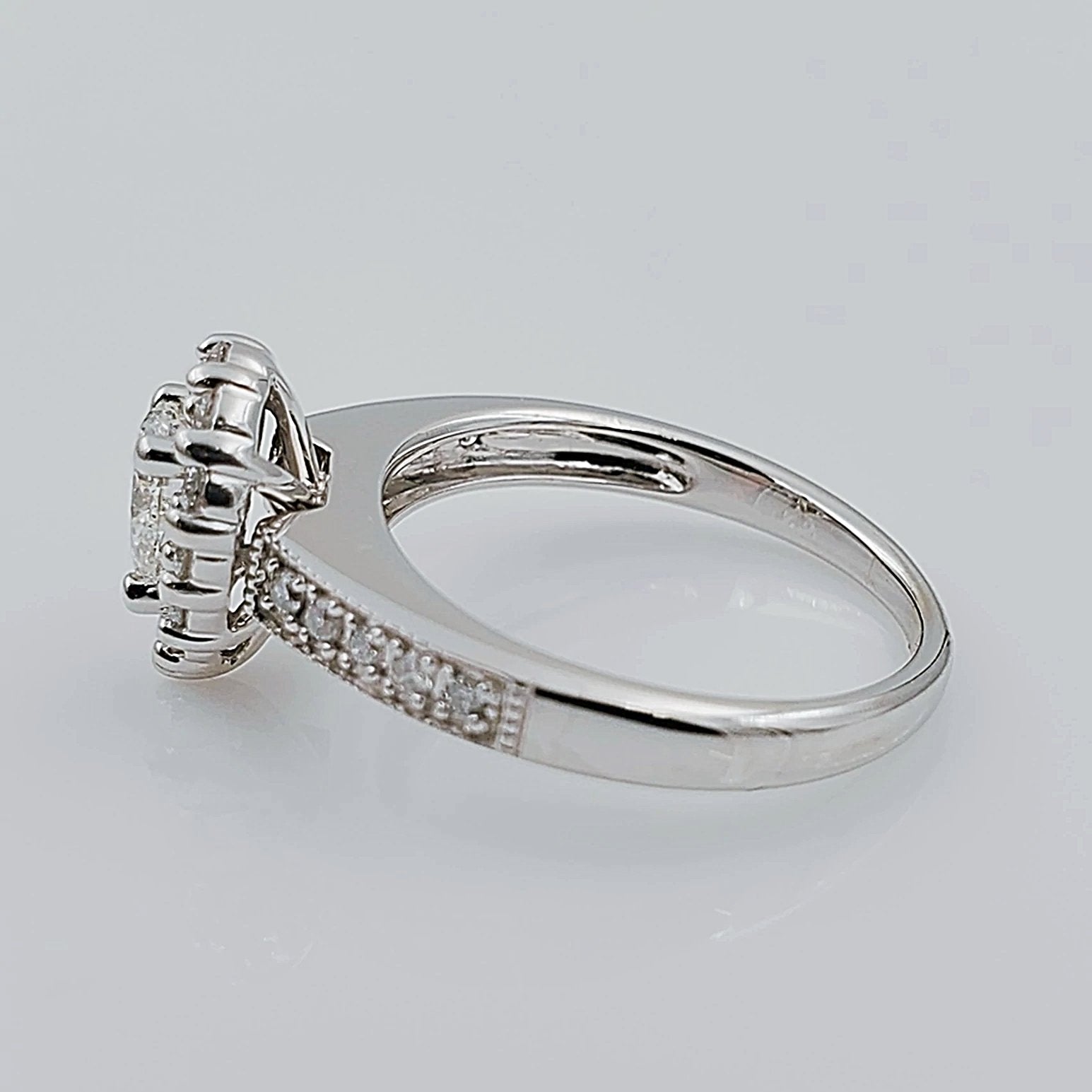 Women's 14K White Gold with Pear Center Stone (SI2 Color I) 1.00 CT Total Weight Diamond Wedding Ring. (Size: 4.75)