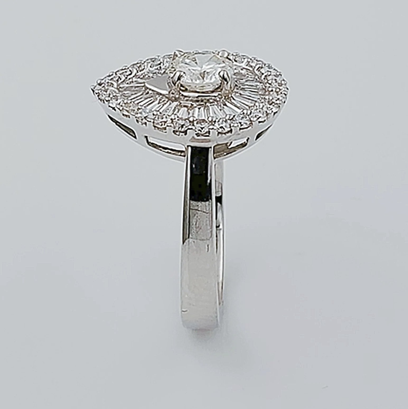 Women's 18K White Gold with 0.65 CT Round Center Diamond (VS2 Color I) 6.8 GR Total Weight Wedding Ring. (Size: 6.75)