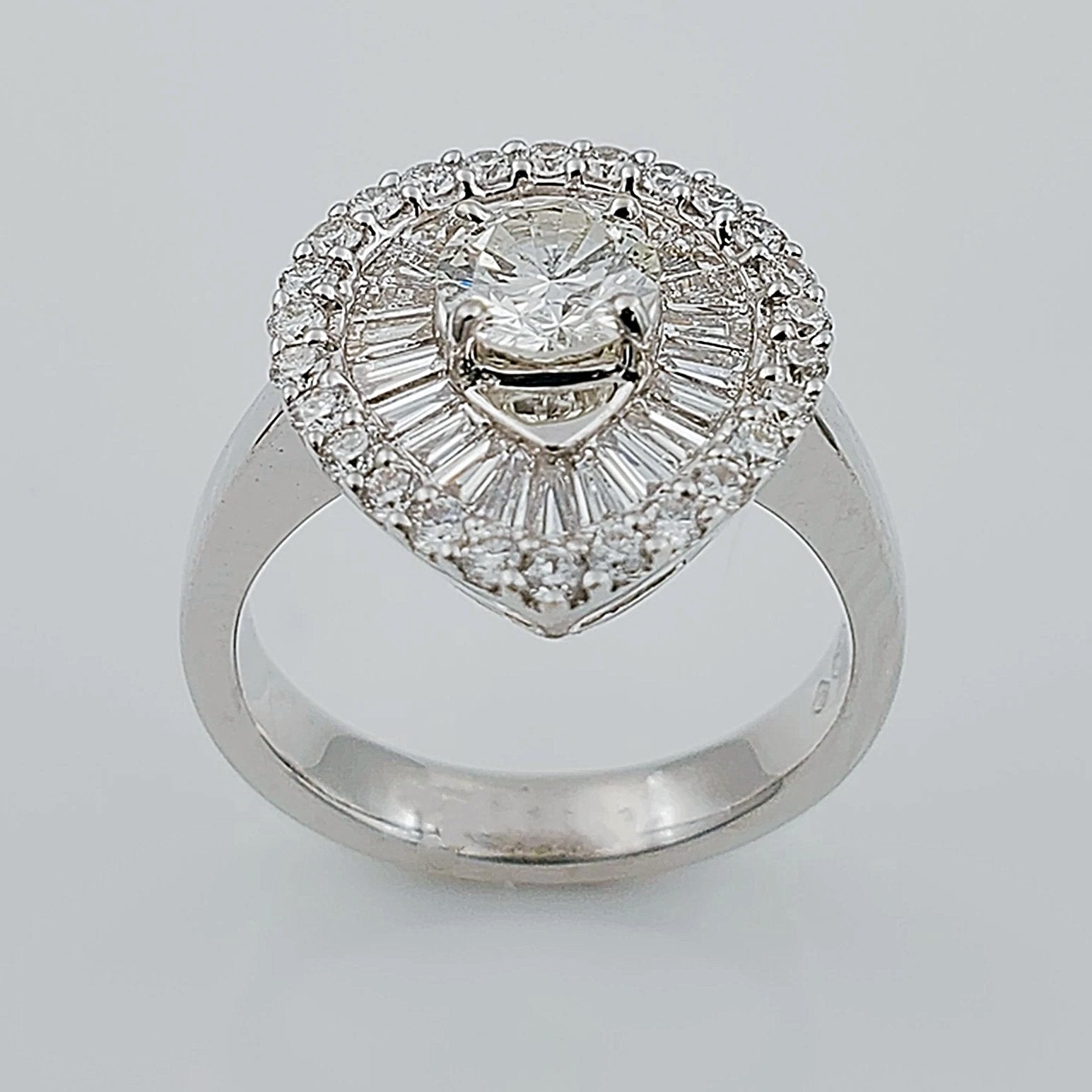 Women's 18K White Gold with 0.65 CT Round Center Diamond (VS2 Color I) 6.8 GR Total Weight Wedding Ring. (Size: 6.75)