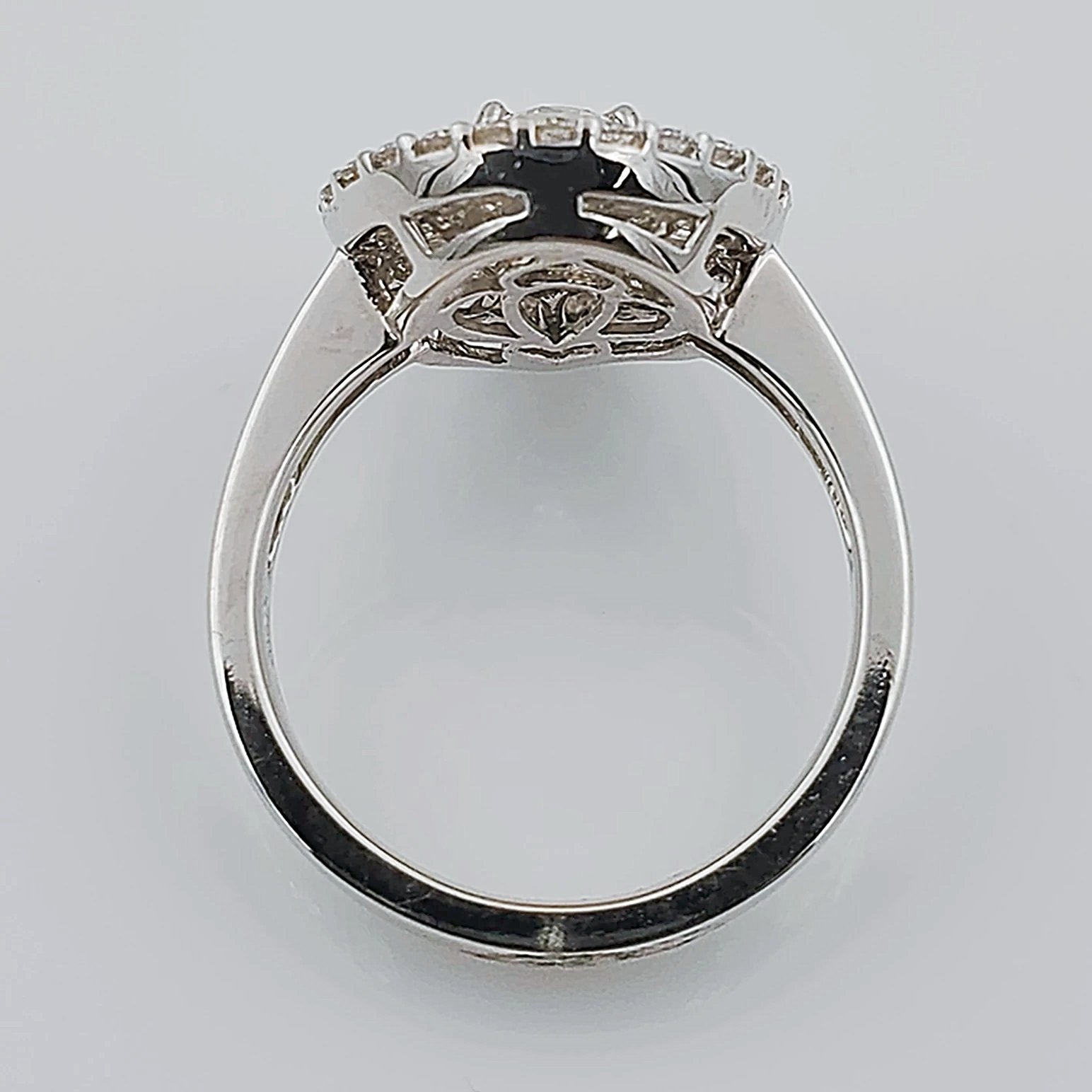 Women's 18K White Gold with 0.65 CT Round Center Diamond (VS2 Color I) 6.8 GR Total Weight Wedding Ring. (Size: 6.75)