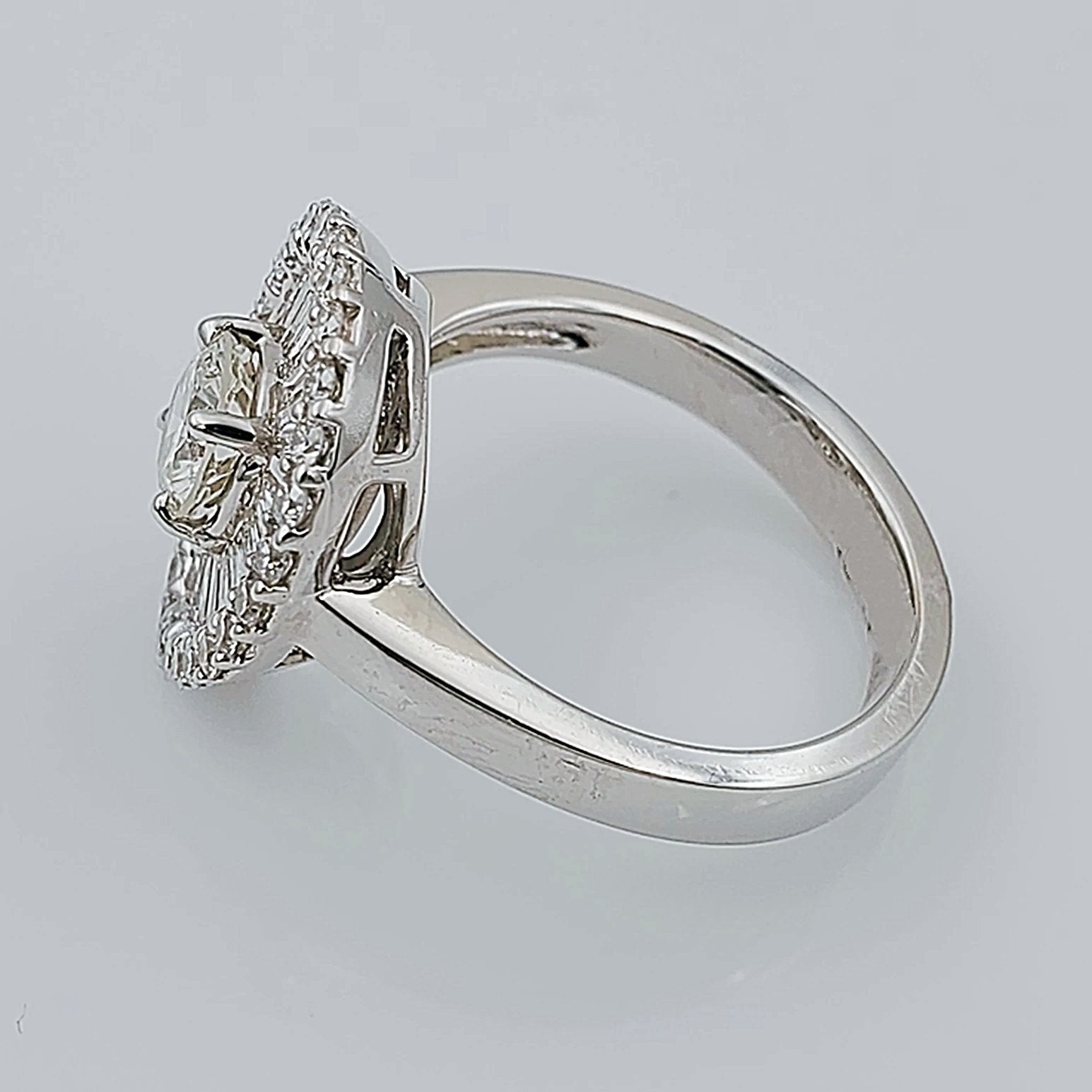 Women's 18K White Gold with 0.65 CT Round Center Diamond (VS2 Color I) 6.8 GR Total Weight Wedding Ring. (Size: 6.75)