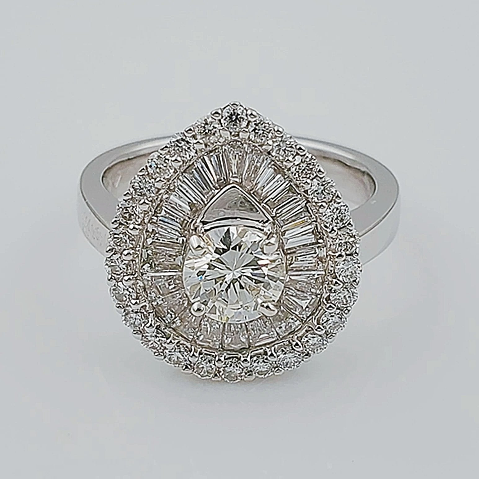 Women's 18K White Gold with 0.65 CT Round Center Diamond (VS2 Color I) 6.8 GR Total Weight Wedding Ring. (Size: 6.75)