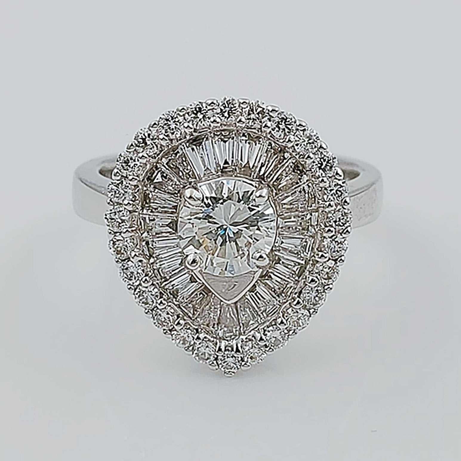 Women's 18K White Gold with 0.65 CT Round Center Diamond (VS2 Color I) 6.8 GR Total Weight Wedding Ring. (Size: 6.75)