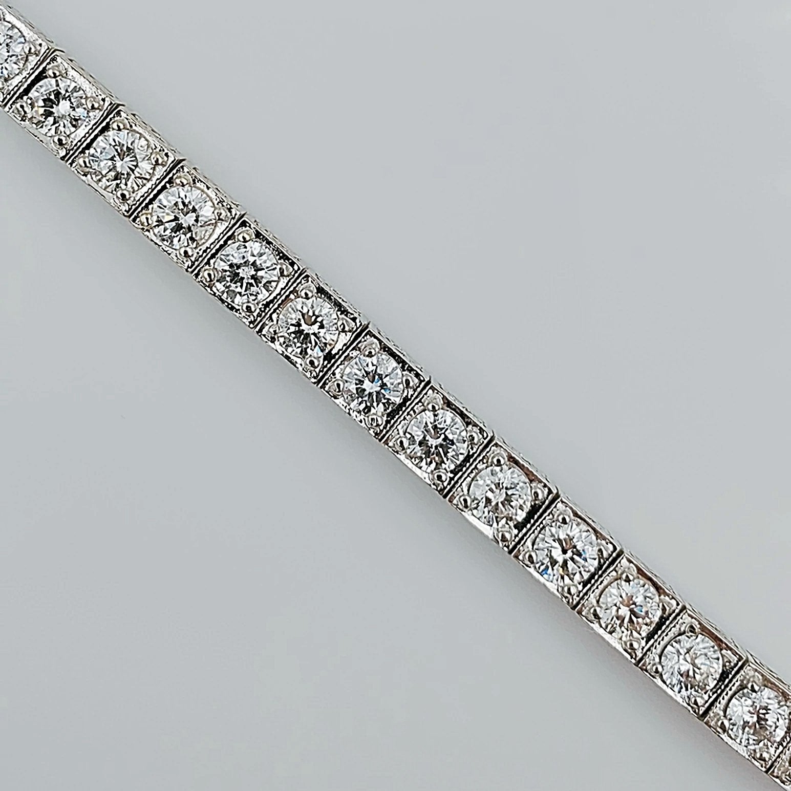 Women's 14K White Gold 6.80 Carat Total Weight (SI Color H) 21.1 GR Diamond Tennis Bracelet.