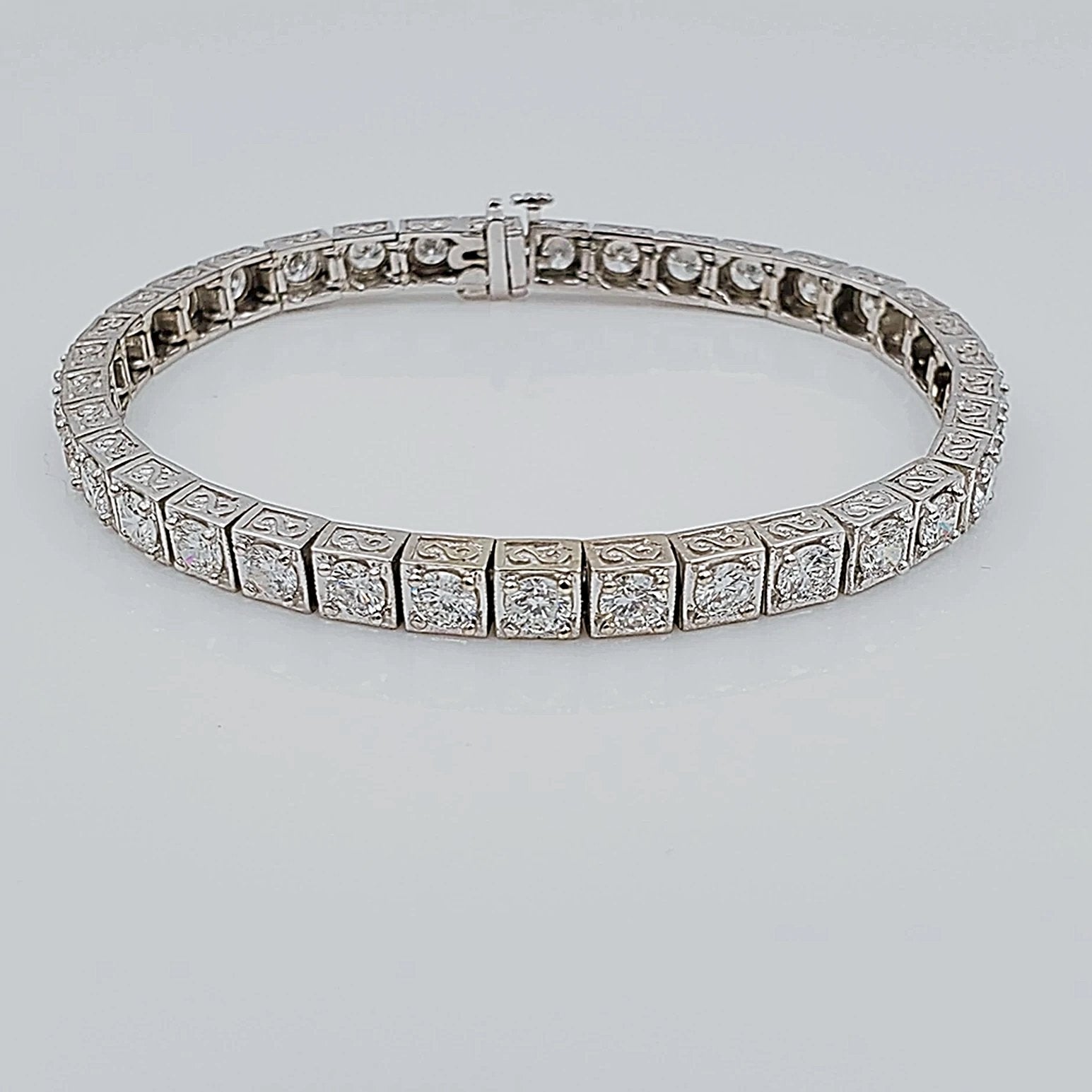 Women's 14K White Gold 6.80 Carat Total Weight (SI Color H) 21.1 GR Diamond Tennis Bracelet.