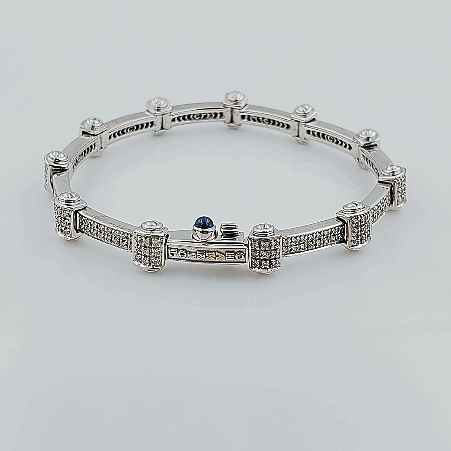 Women's 18K White Gold 2.59 Carat Total Weight (VS Color H) 25.1 GR Diamond Tennis Bracelet.