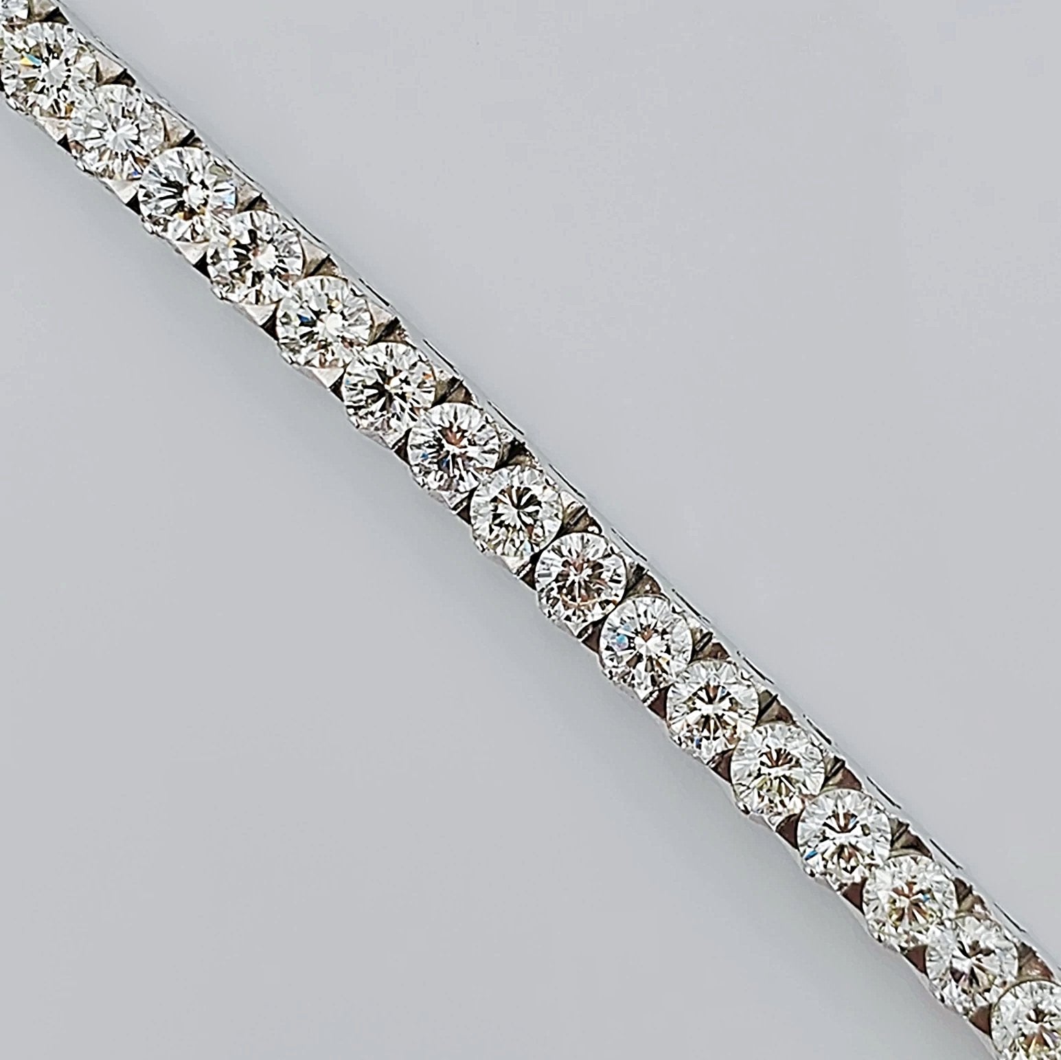 Women's 18K White Gold 10.25 Carat Total Weight (SI Color I) 26 GR Diamond Tennis Bracelet.