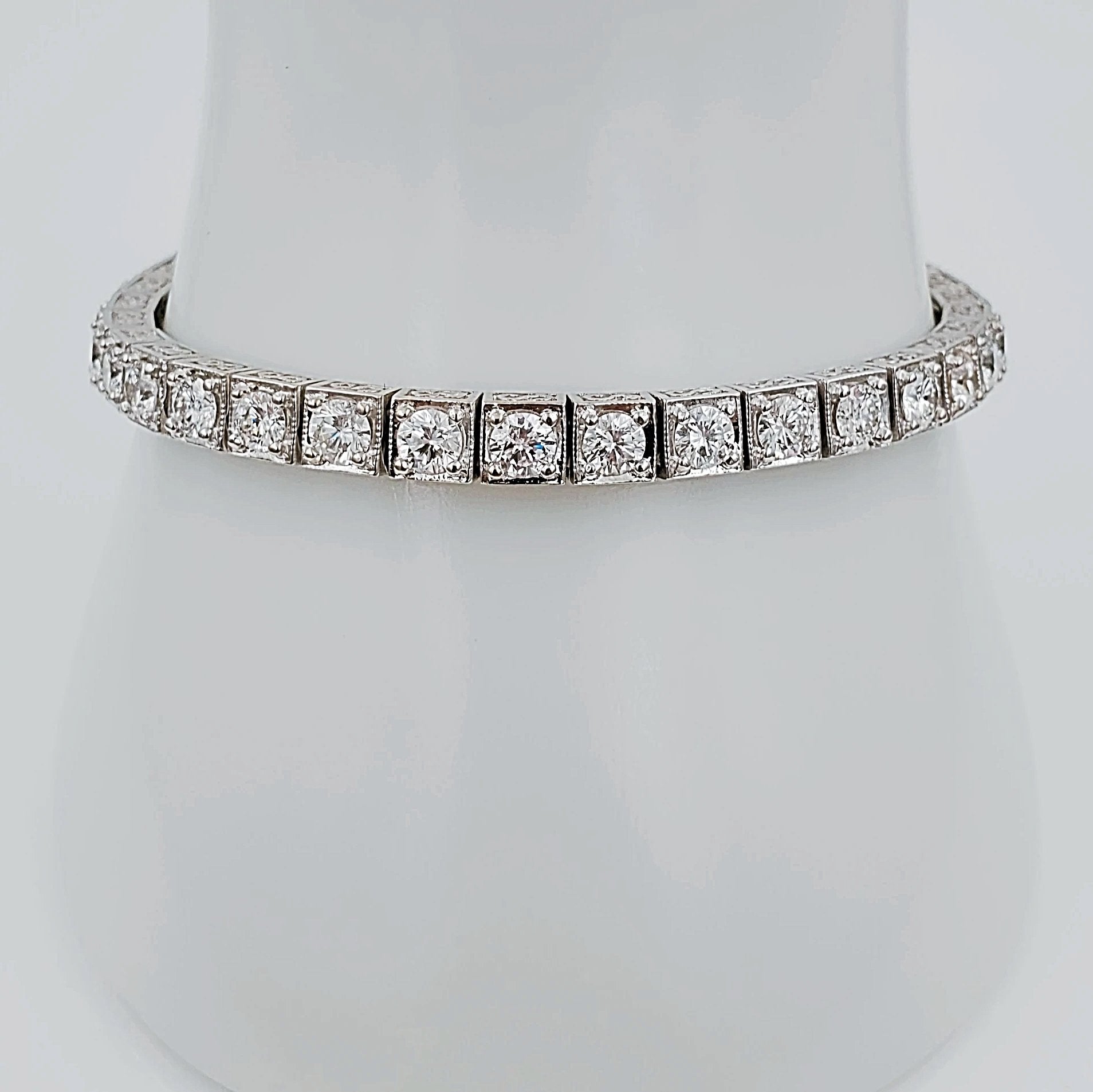 Women's 14K White Gold 6.80 Carat Total Weight (SI Color H) 21.1 GR Diamond Tennis Bracelet.