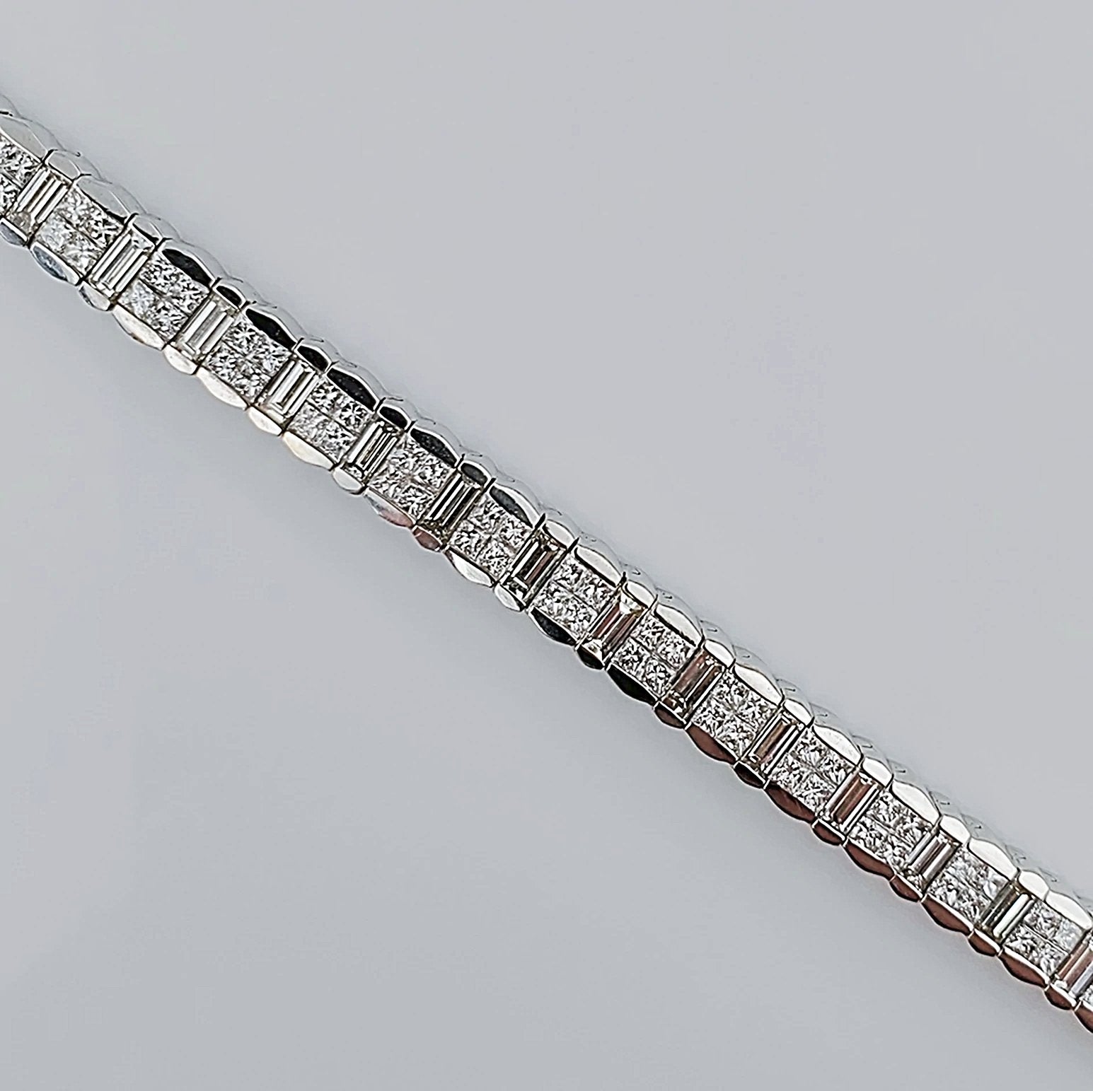 Women's 14K White Gold 7.65 Carat Total Weight (SI Color H) 29 GR Diamond Tennis Bracelet.