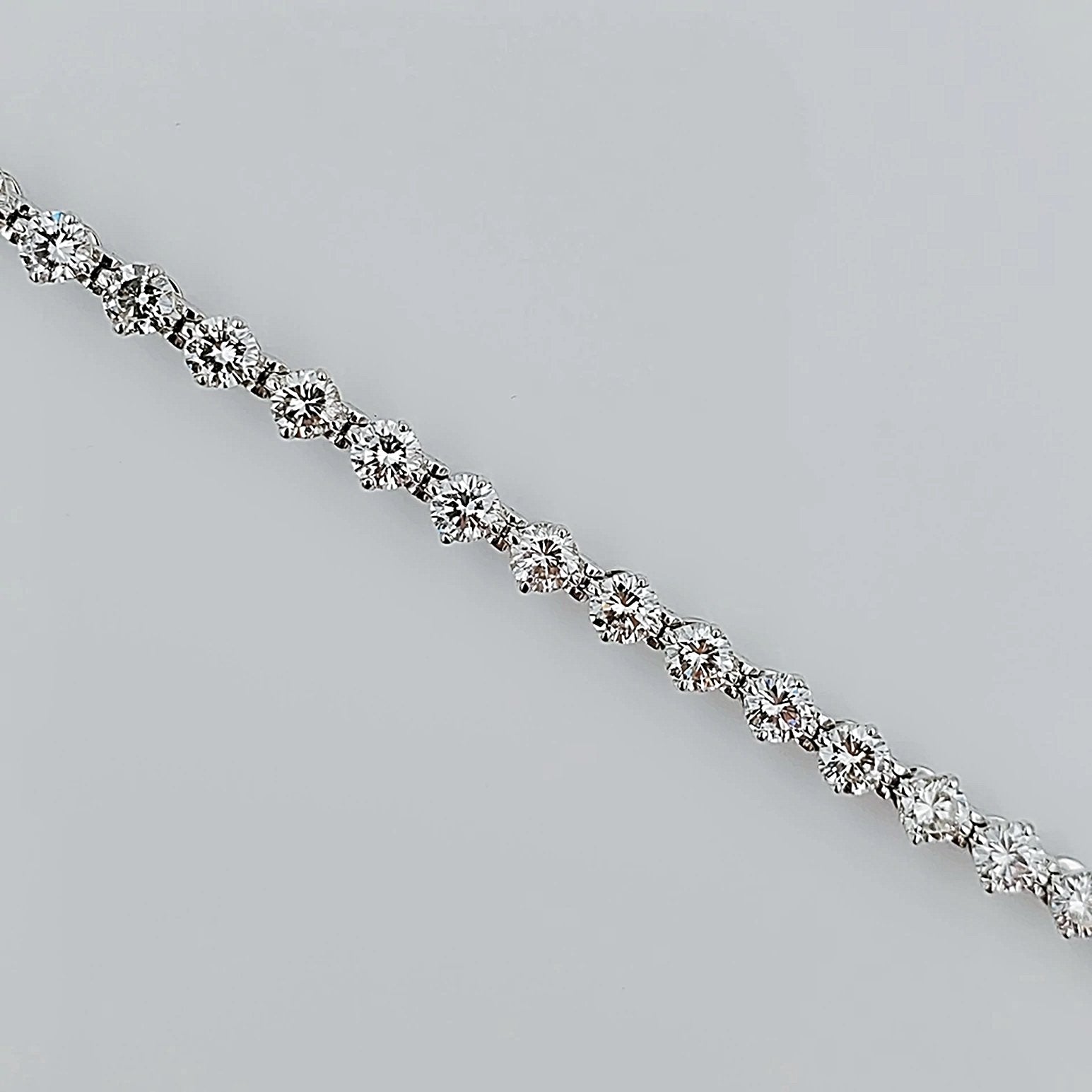 Women's 14K White Gold 5.16 Carat Total Weight (VS2 Color H) 10.6 GR Diamond Tennis Bracelet.