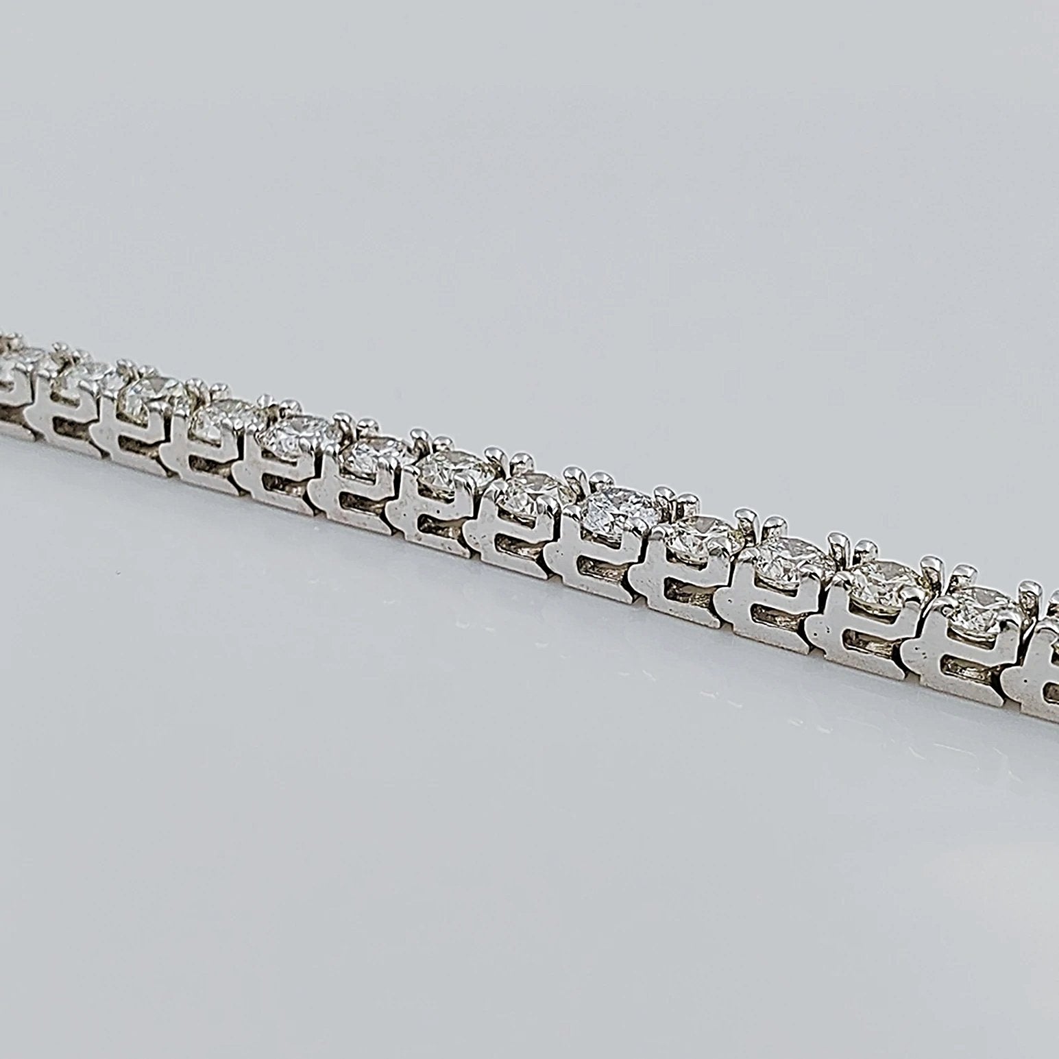 Women's 14K White Gold 7.75 Carat Total Weight (SI2 Color I) 17 GR Diamond Tennis Bracelet.