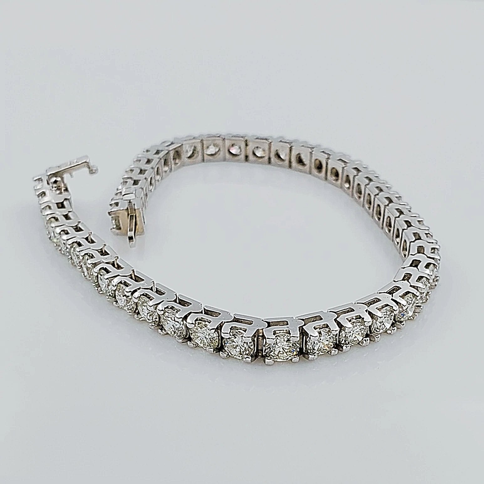 Women's 14K White Gold 7.75 Carat Total Weight (SI2 Color I) 17 GR Diamond Tennis Bracelet.