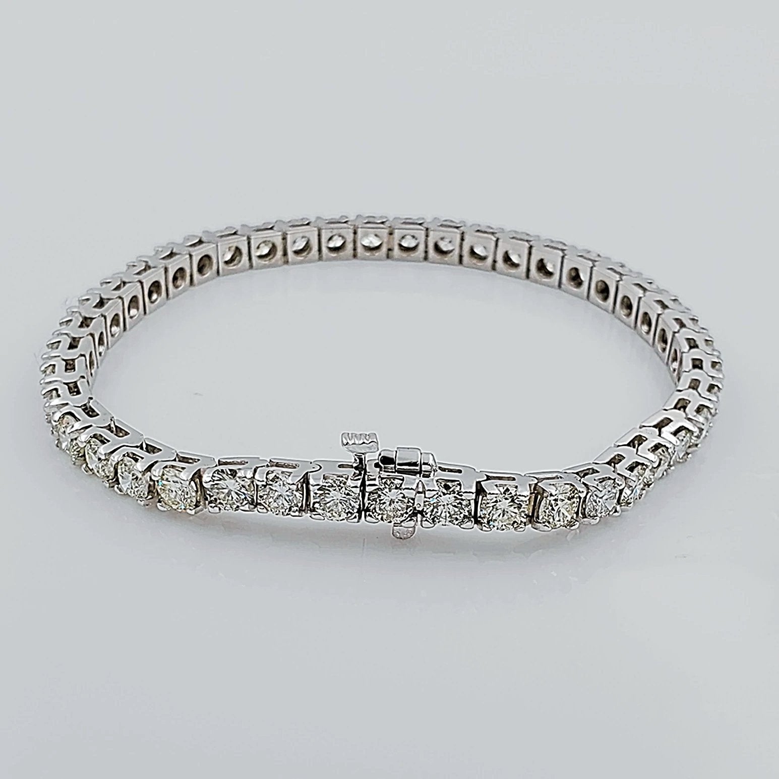 Women's 14K White Gold 7.75 Carat Total Weight (SI2 Color I) 17 GR Diamond Tennis Bracelet.