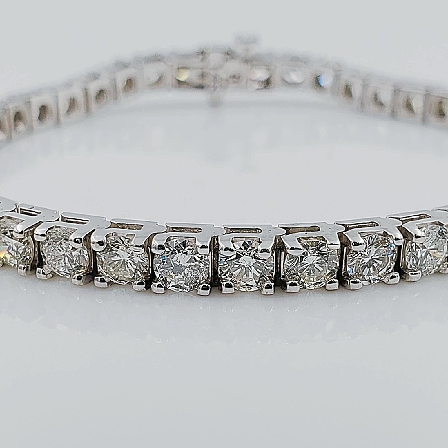 Women's 14K White Gold 7.75 Carat Total Weight (SI2 Color I) 17 GR Diamond Tennis Bracelet.