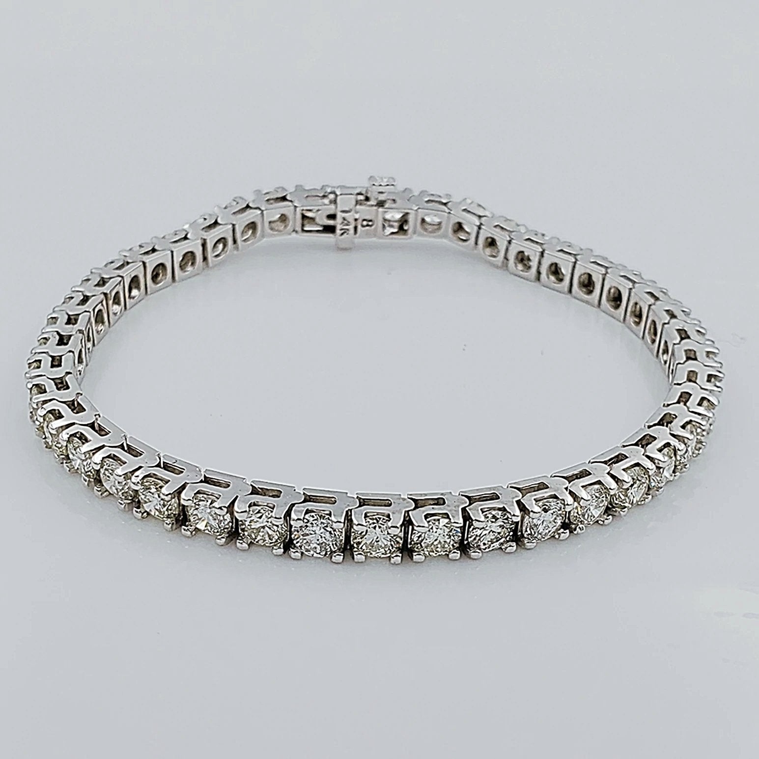 Women's 14K White Gold 7.75 Carat Total Weight (SI2 Color I) 17 GR Diamond Tennis Bracelet.