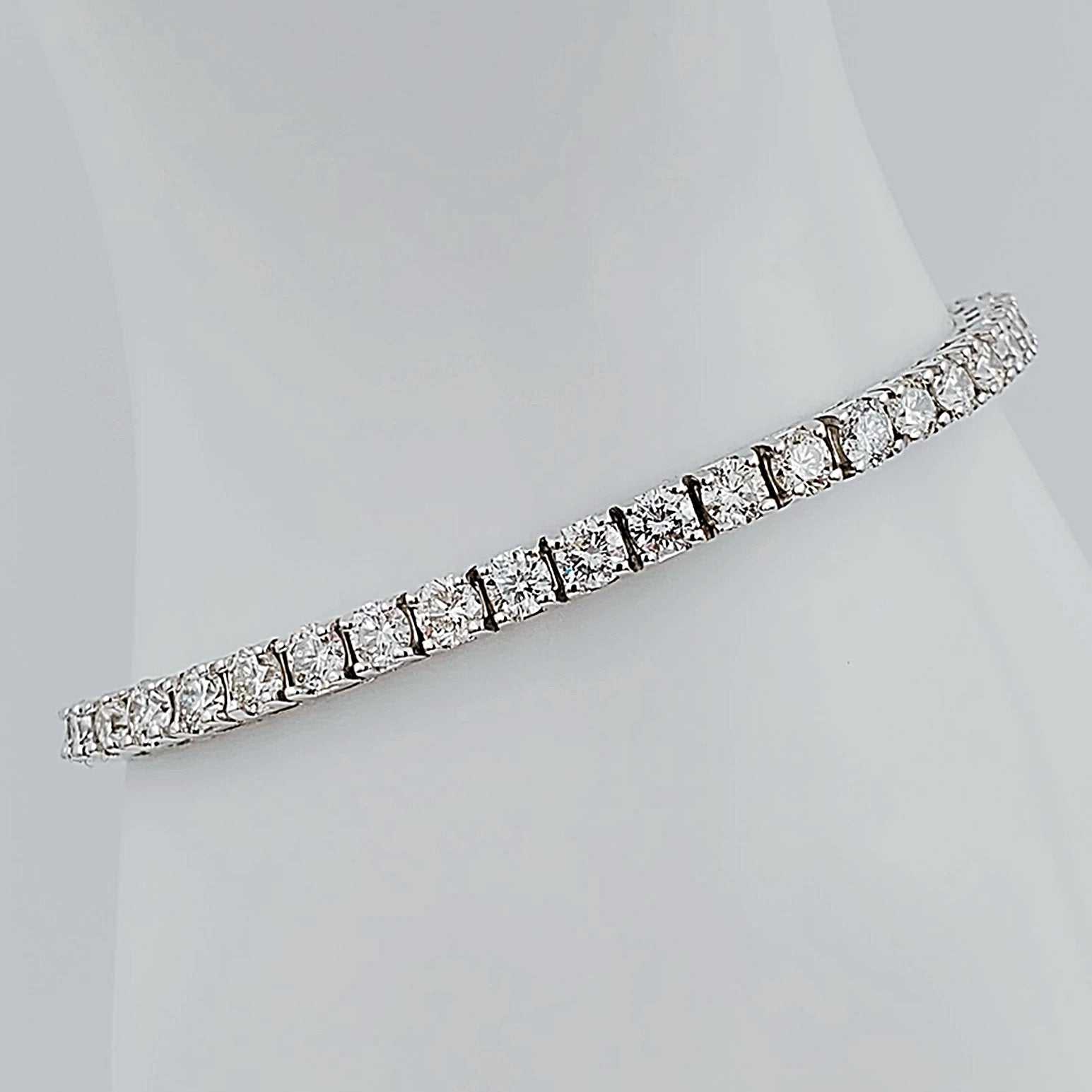 Women's 14K White Gold 7.75 Carat Total Weight (SI2 Color I) 17 GR Diamond Tennis Bracelet.