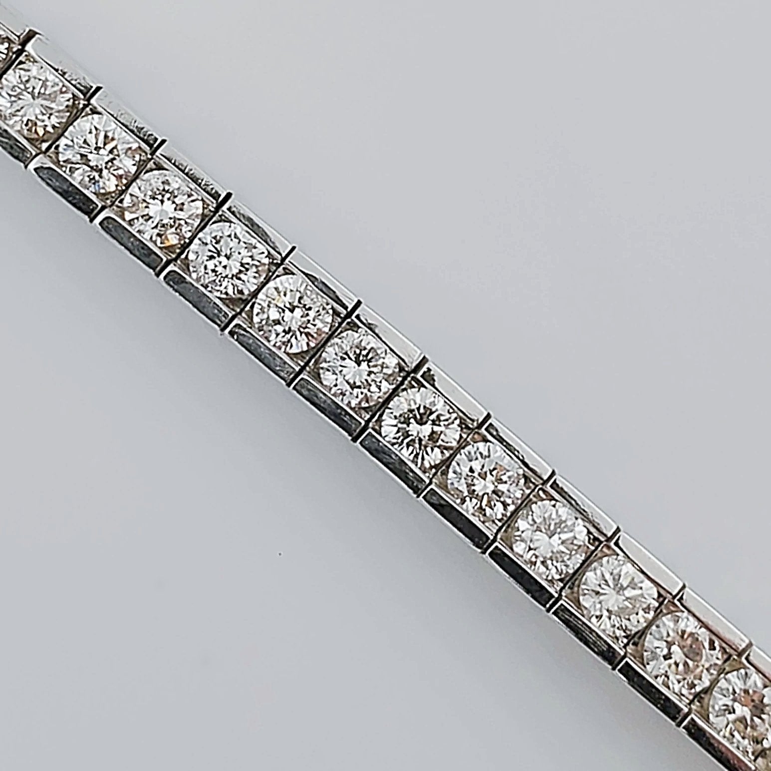 Women's 14K White Gold 10.00 Carat Total Weight (SI2 Color I) 21 GR Diamond Tennis Bracelet.