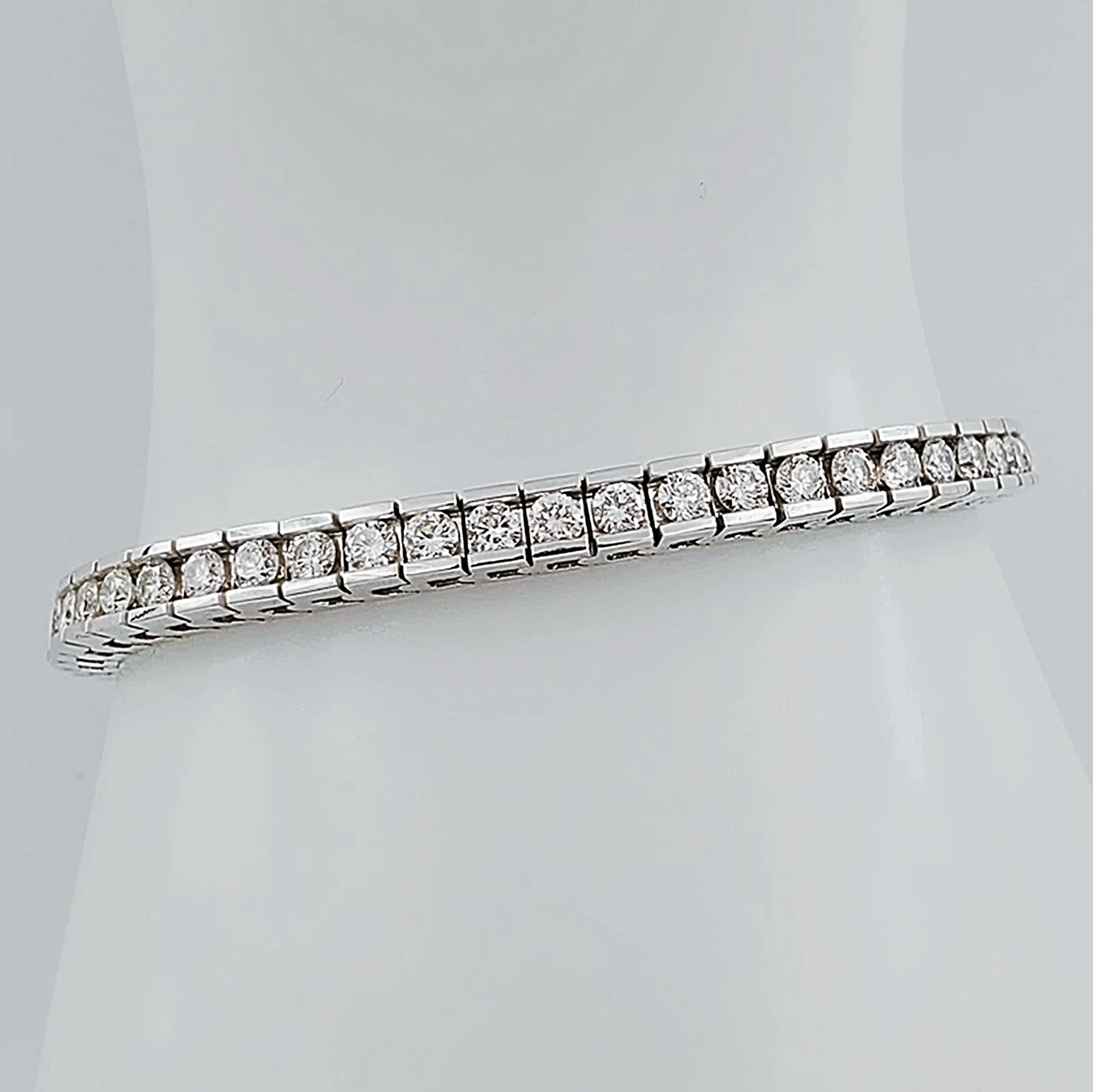 Women's 14K White Gold 10.00 Carat Total Weight (SI2 Color I) 21 GR Diamond Tennis Bracelet.