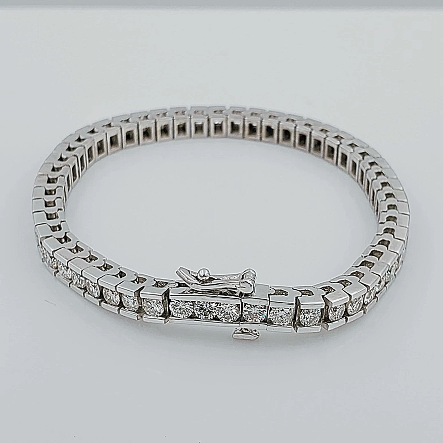 Women's 14K White Gold 10.00 Carat Total Weight (SI2 Color I) 21 GR Diamond Tennis Bracelet.