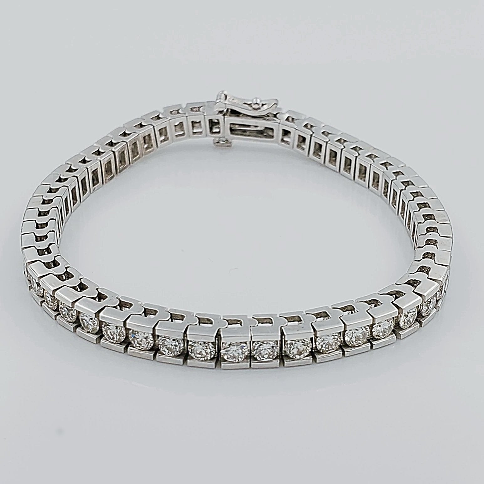 Women's 14K White Gold 10.00 Carat Total Weight (SI2 Color I) 21 GR Diamond Tennis Bracelet.