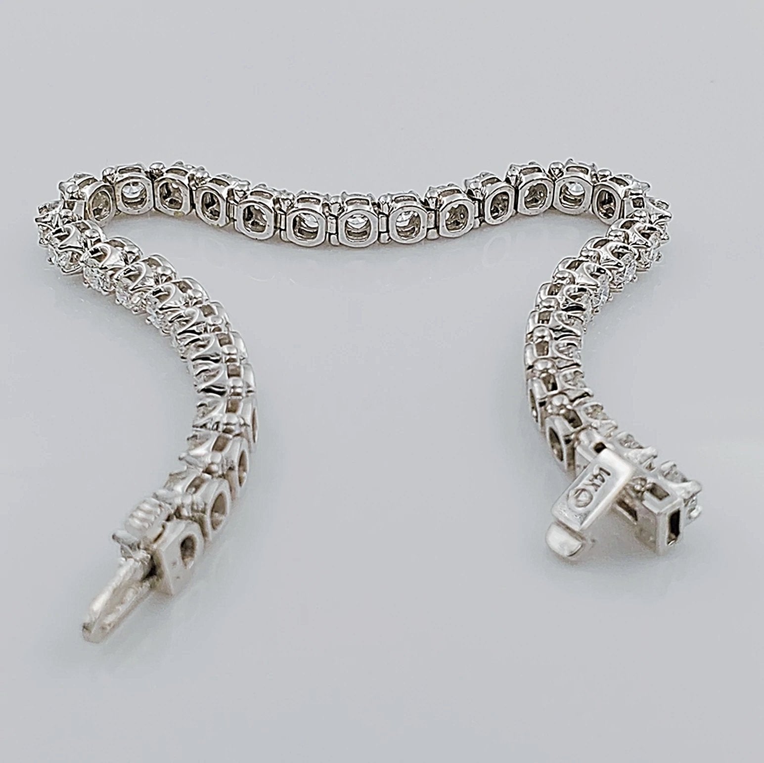 Women's 14K White Gold 6.01 Carat Total Weight (SI Color H) 18.4 GR Diamond Tennis Bracelet.