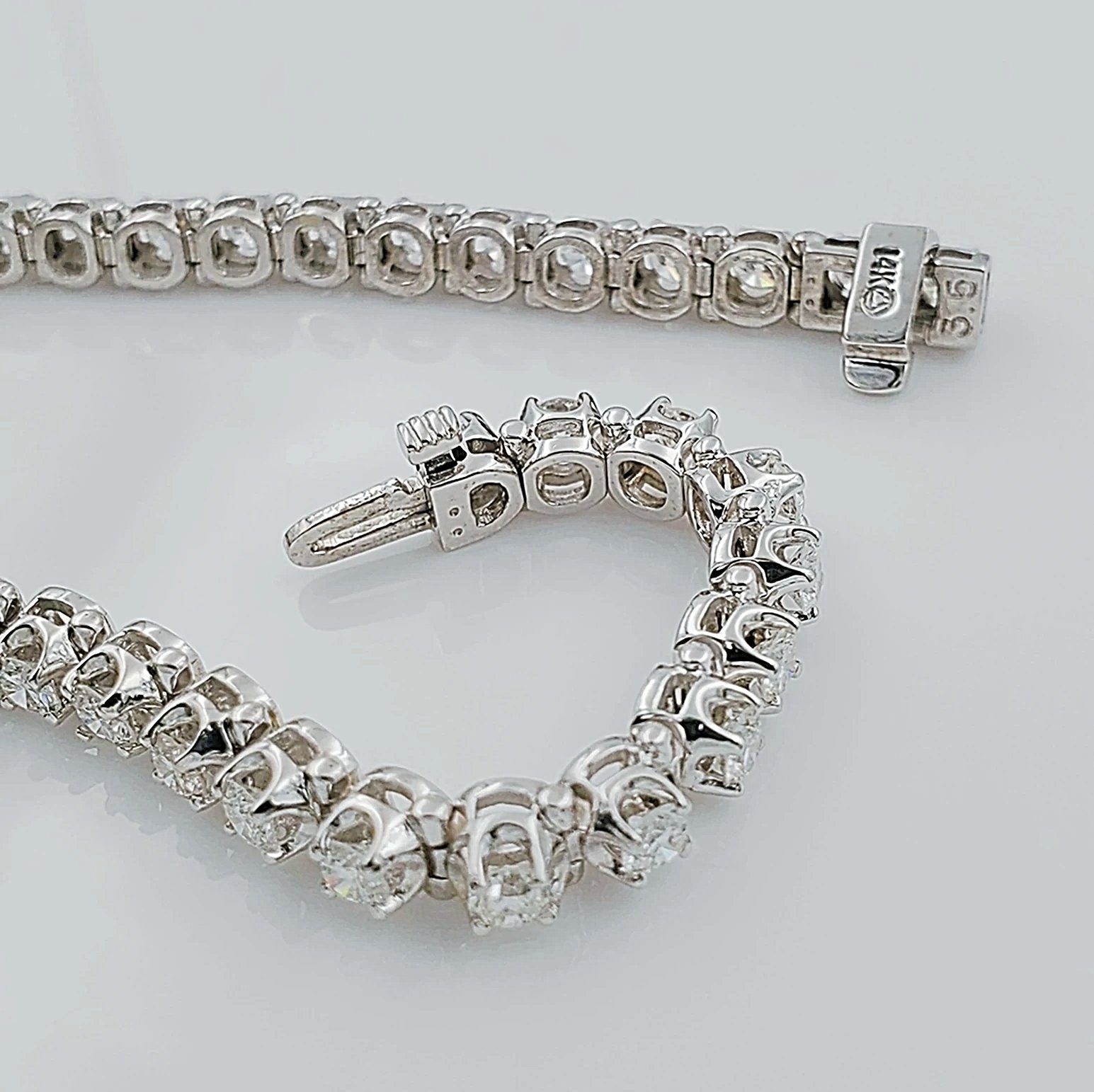 Women's 14K White Gold 6.01 Carat Total Weight (SI Color H) 18.4 GR Diamond Tennis Bracelet.