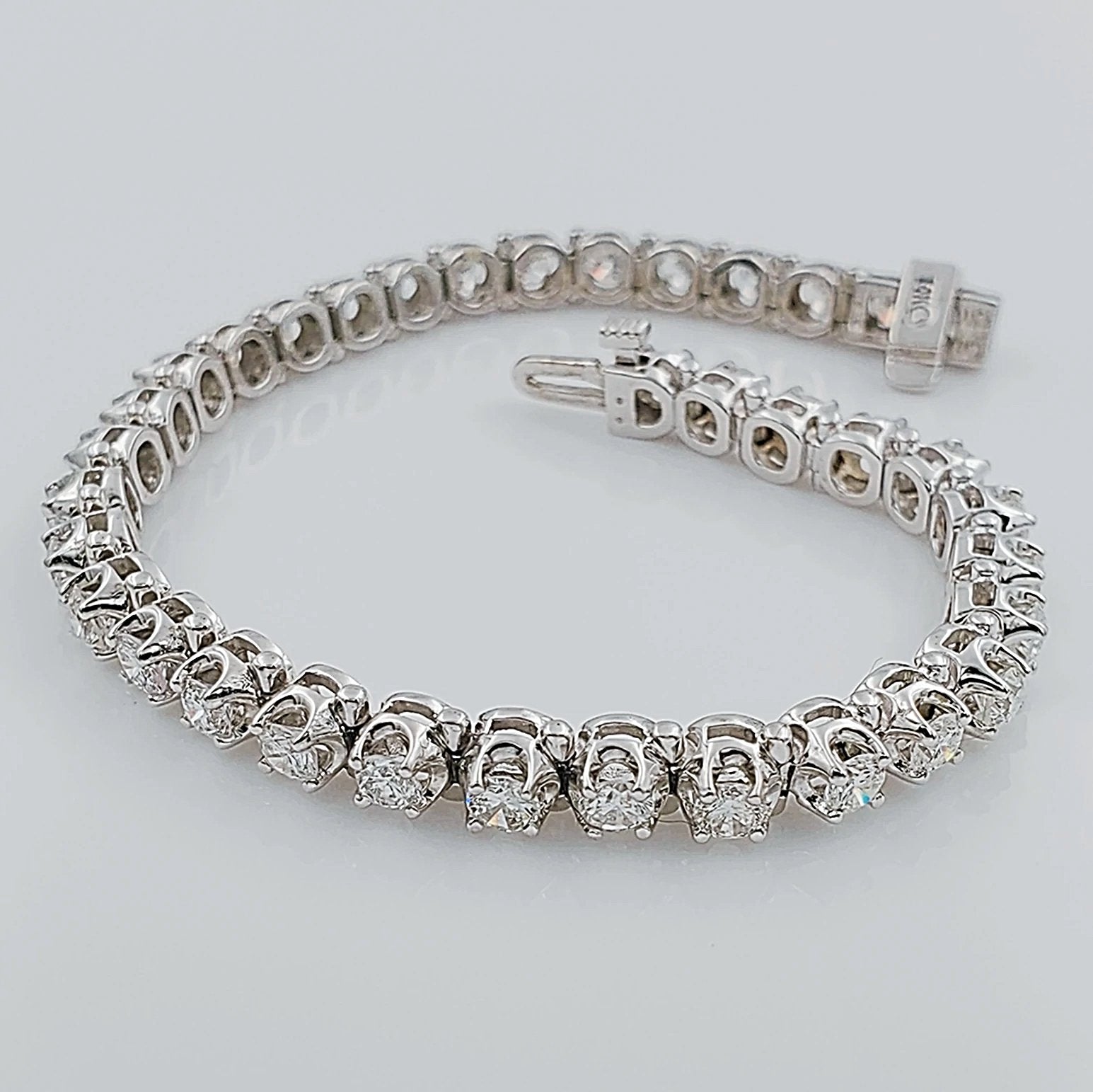 Women's 14K White Gold 6.01 Carat Total Weight (SI Color H) 18.4 GR Diamond Tennis Bracelet.