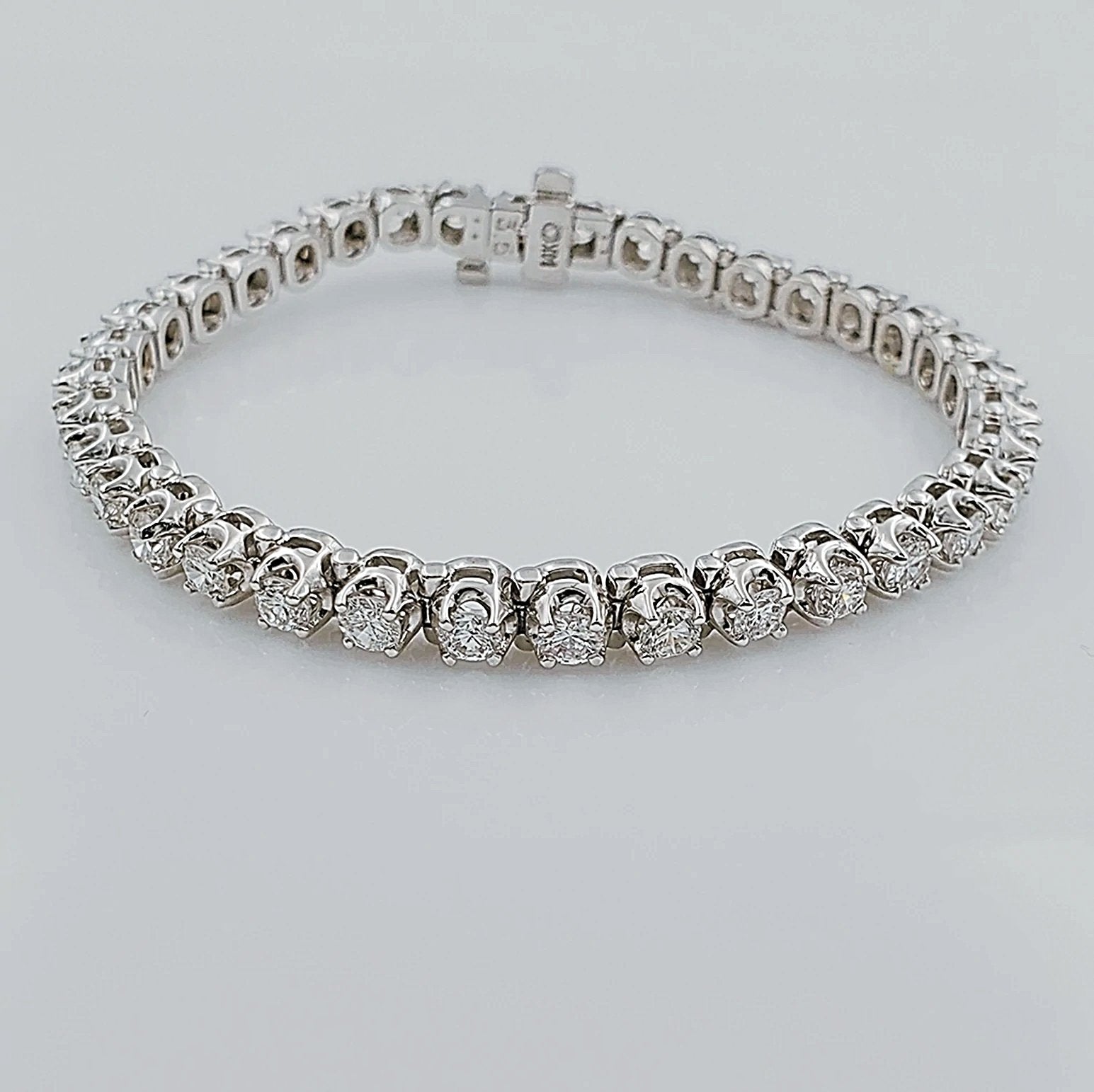 Women's 14K White Gold 6.01 Carat Total Weight (SI Color H) 18.4 GR Diamond Tennis Bracelet.