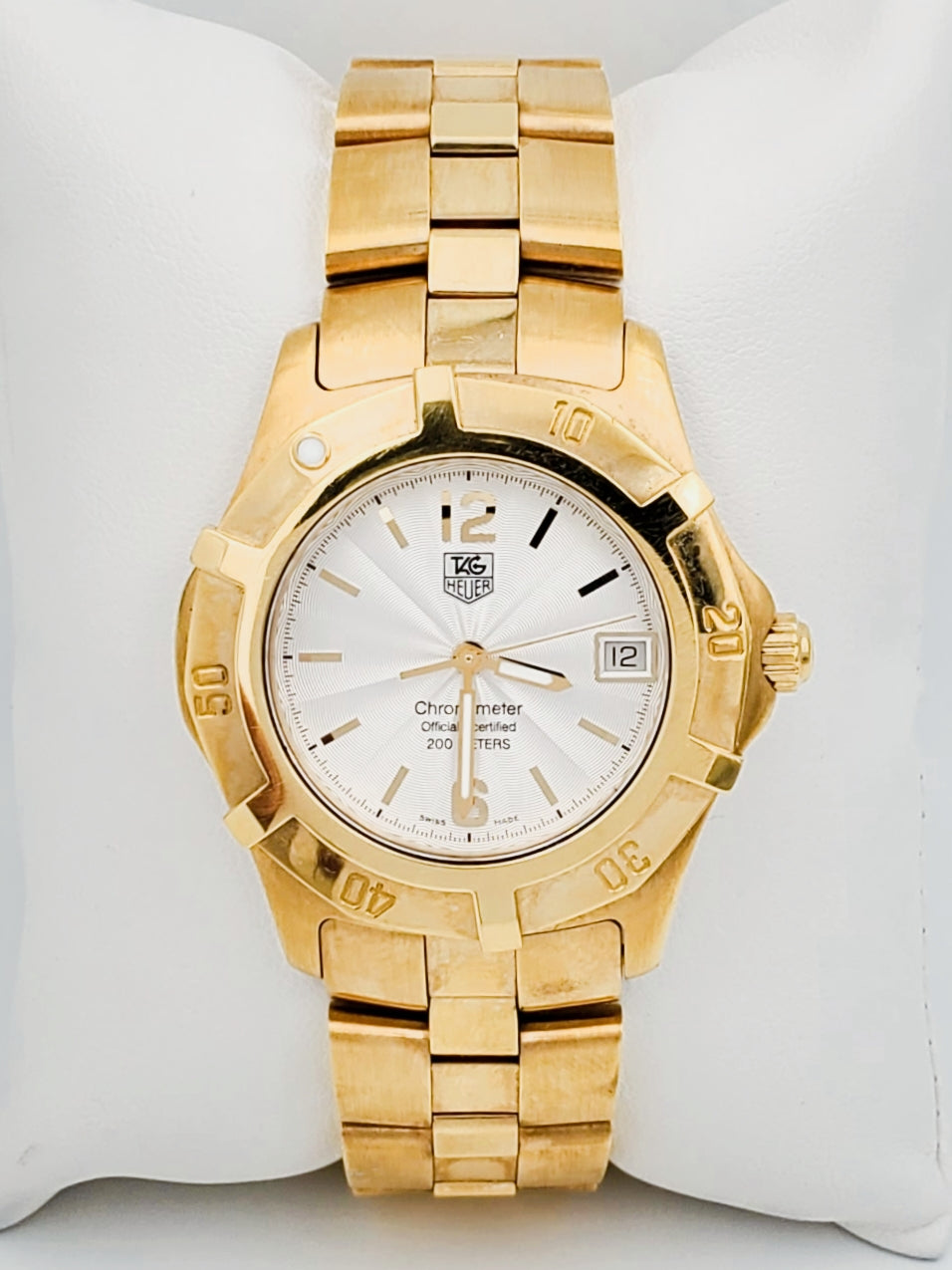 Men's TAG Heuer 38mm 2000 Solid 18K Yellow Gold Watch with Silver Dial and Smooth Bezel. (Pre-Owned WN5140)