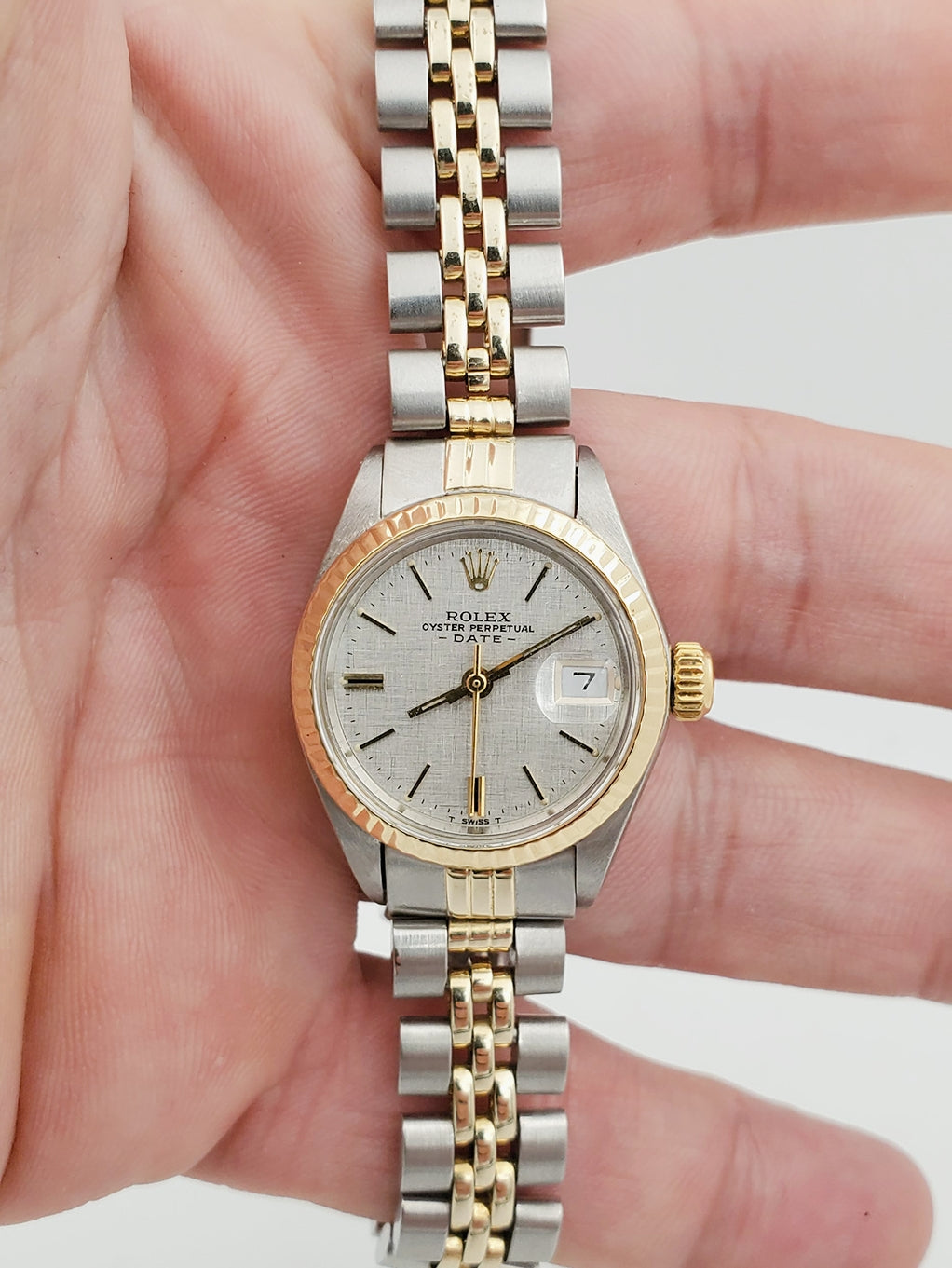 Ladies Rolex 26mm Date Vintage Two Tone 14K Yellow Gold / Stainless Steel Watch with Silver Dial and Fluted Bezel. (Pre-Owned)