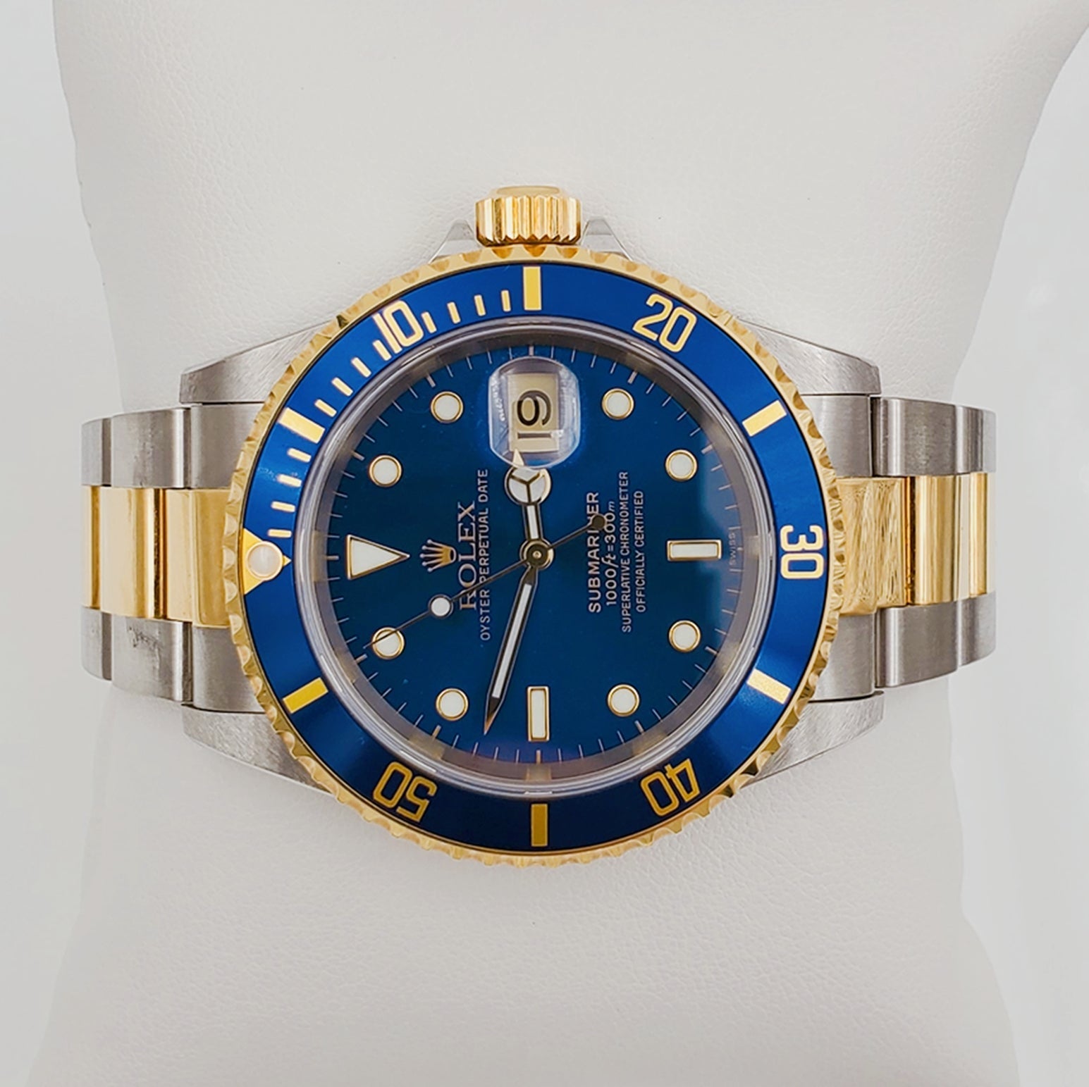 *1999 Men's Rolex 40mm Submariner Oyster Perpetual Two Tone 18K Yellow Gold / Stainless Steel Watch with Blue Dial and Blue Bezel. (Pre-Owned 16613)