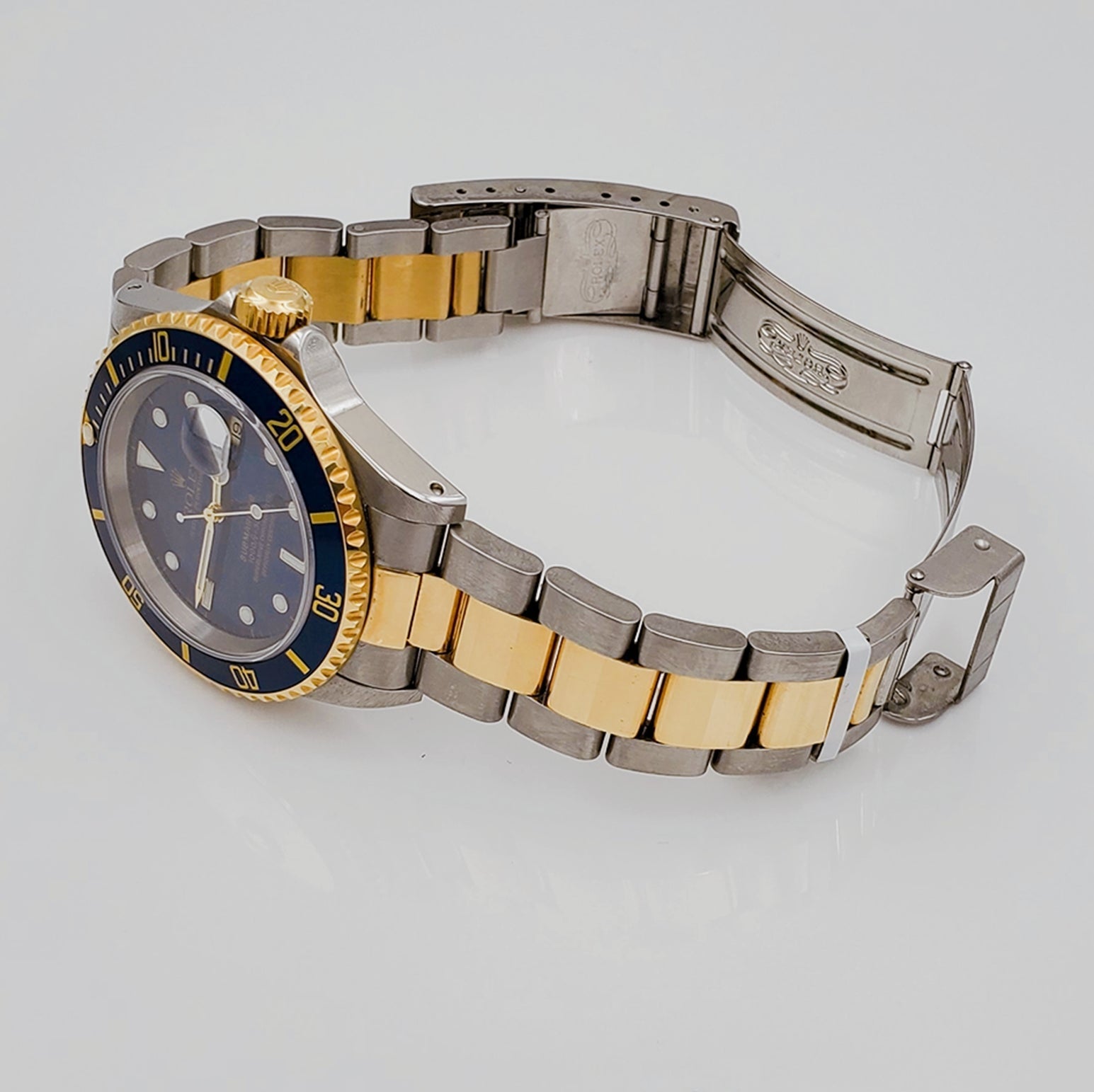 *1999 Men's Rolex 40mm Submariner Oyster Perpetual Two Tone 18K Yellow Gold / Stainless Steel Watch with Blue Dial and Blue Bezel. (Pre-Owned 16613)