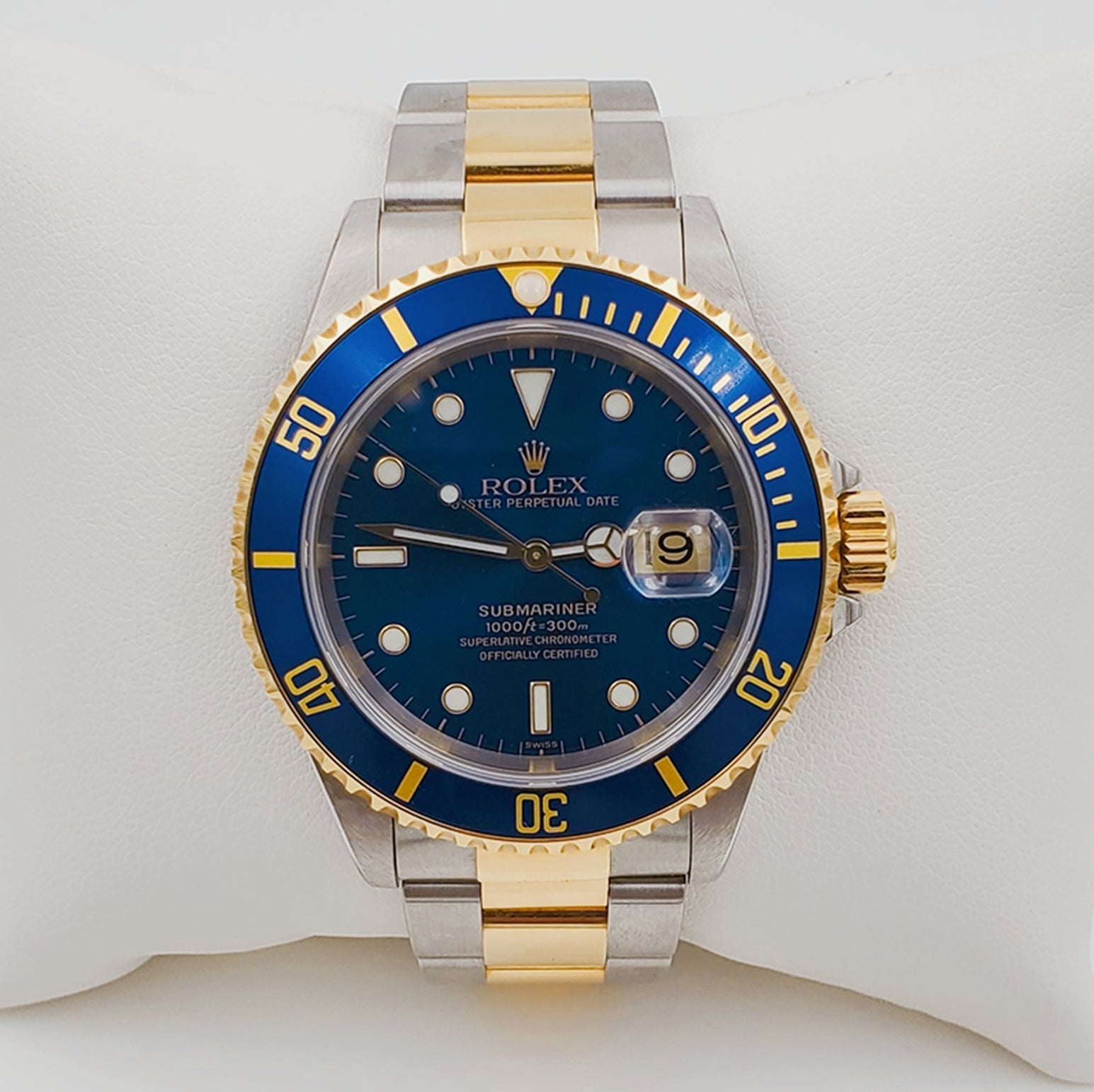 *1999 Men's Rolex 40mm Submariner Oyster Perpetual Two Tone 18K Yellow Gold / Stainless Steel Watch with Blue Dial and Blue Bezel. (Pre-Owned 16613)