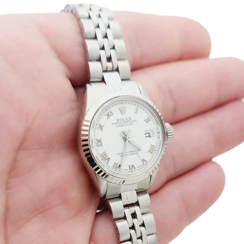 Ladies Rolex 26mm DateJust Stainless Steel Watch with White Dial and Fluted Bezel. (Pre-Owned)
