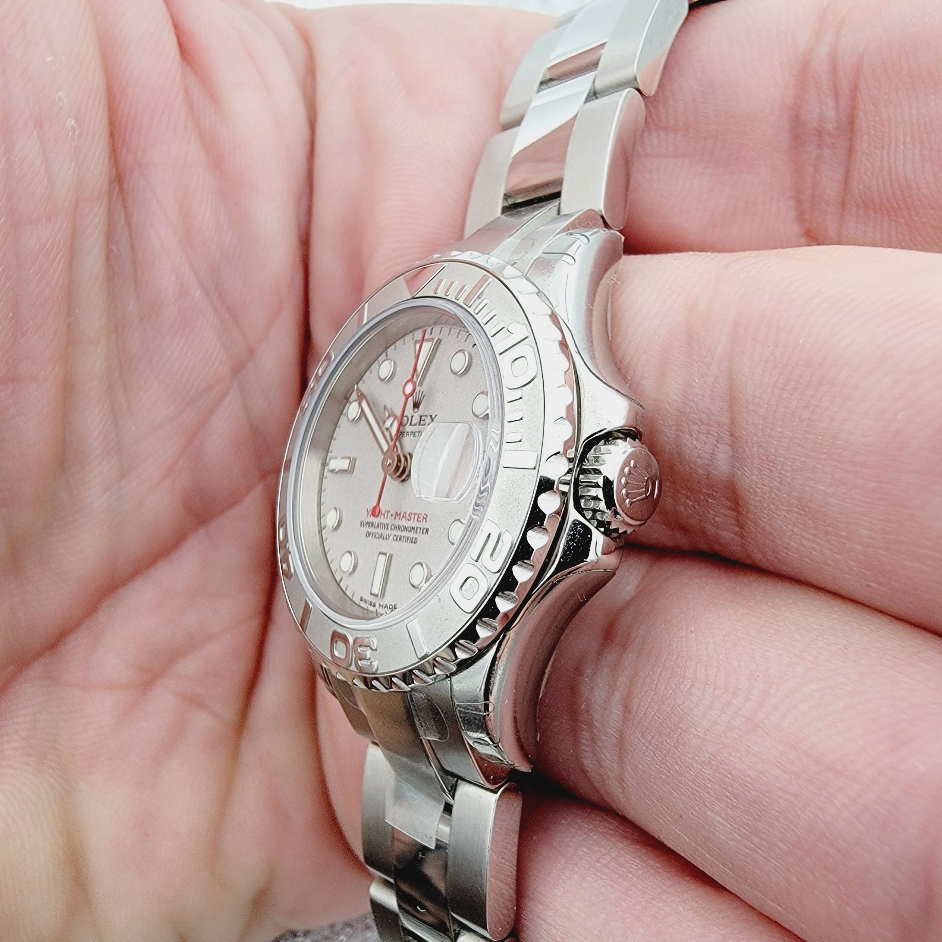 Ladies Rolex 29mm Yacht Master Stainless Steel Watch with Silver Dial and Rotatable Platinum Bezel. (UNWORN 169622)