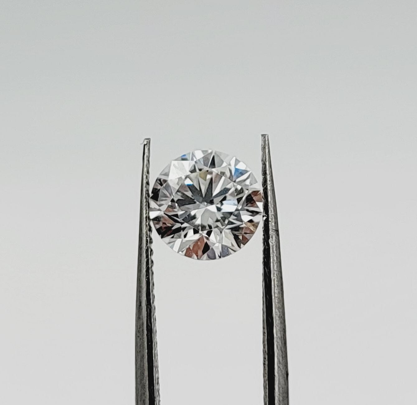 1.05ct Round Brilliant Cut Lab Grown Diamond-VS1 Clarity, E Color