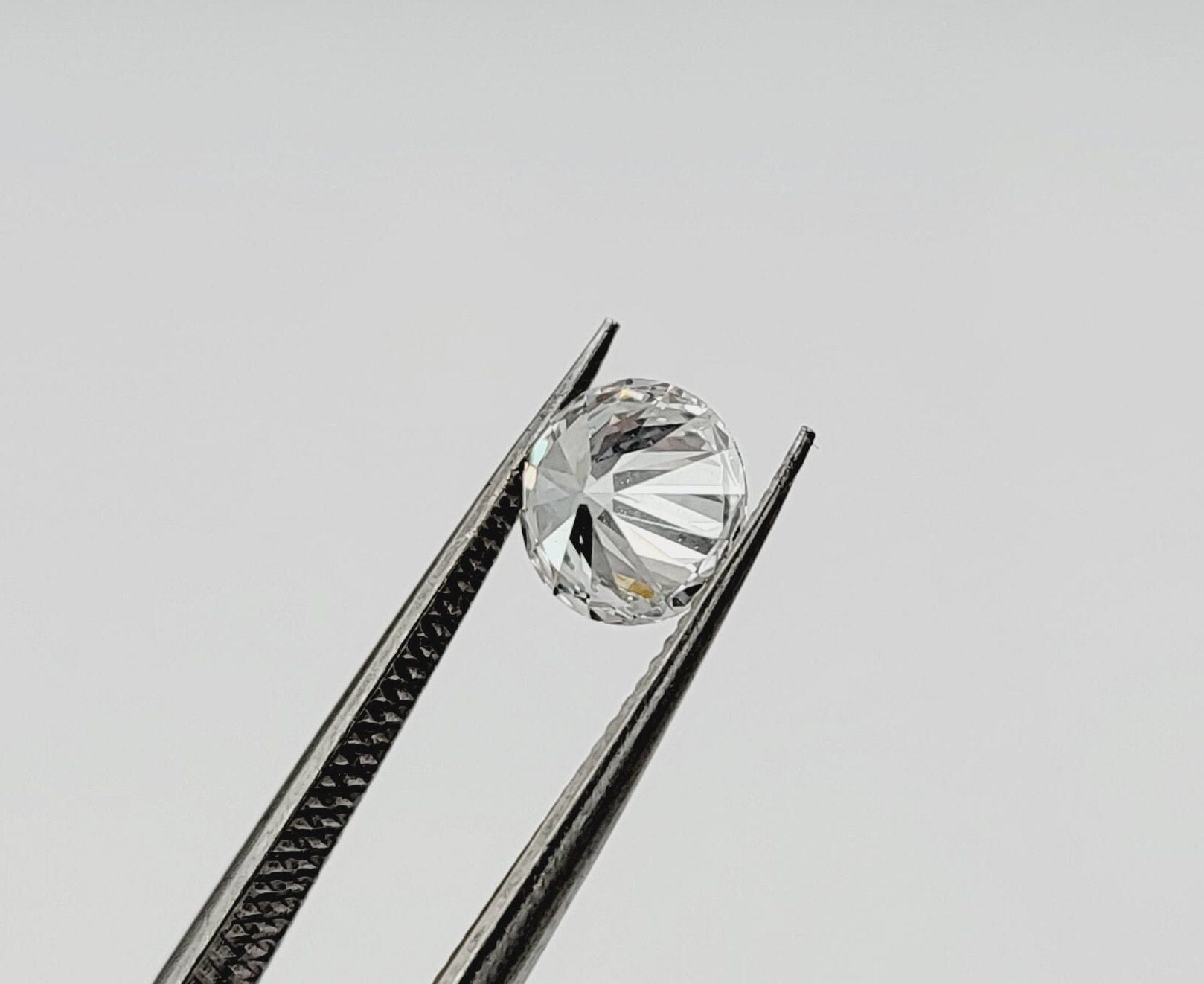 1.05ct Round Brilliant Cut Lab Grown Diamond-VS1 Clarity, E Color