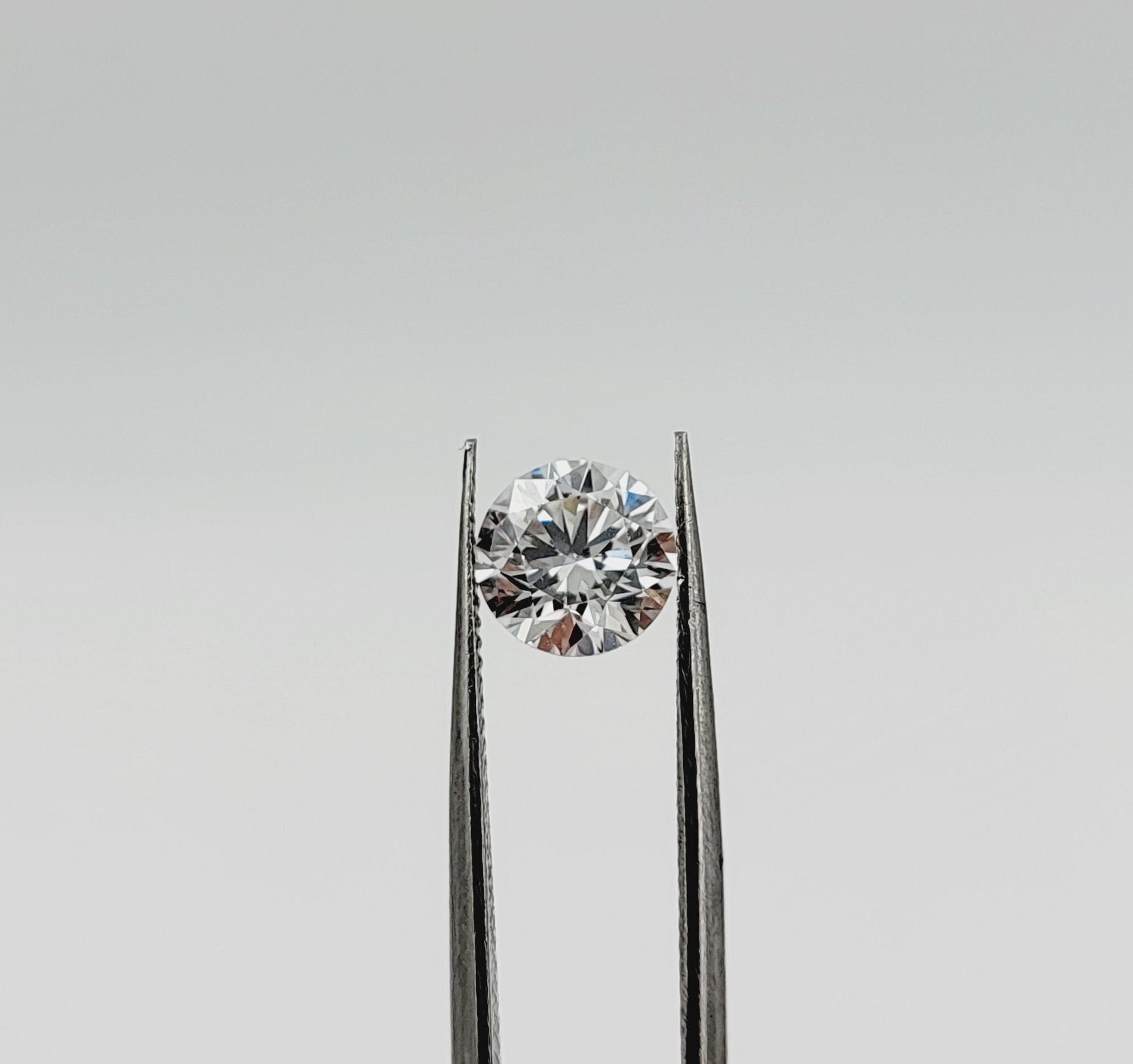 1.05ct Round Brilliant Lab Grown Diamond. VS1 Clarity,  E Color