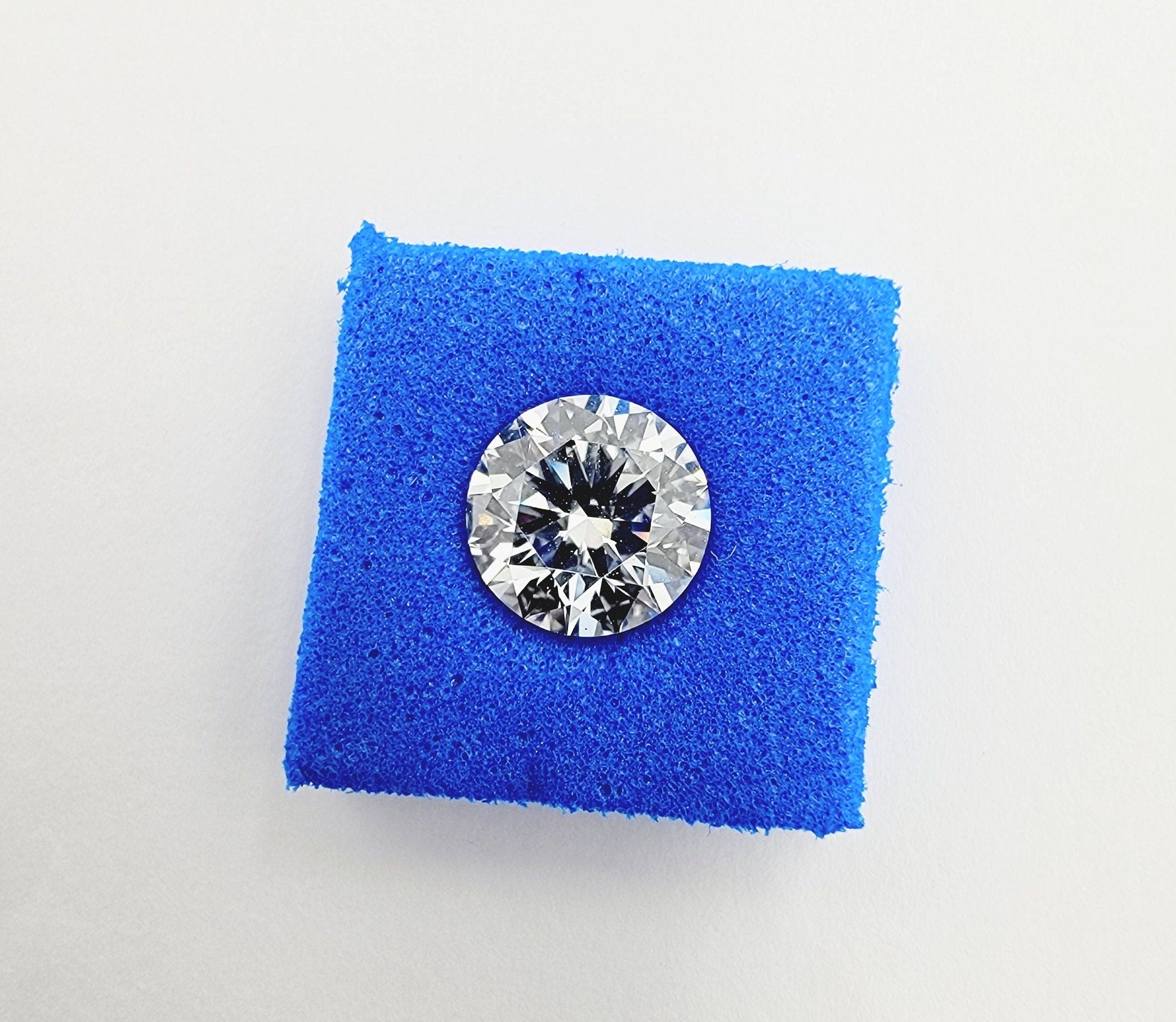 1.05ct Round Brilliant Lab Grown Diamond. VS1 Clarity,  E Color